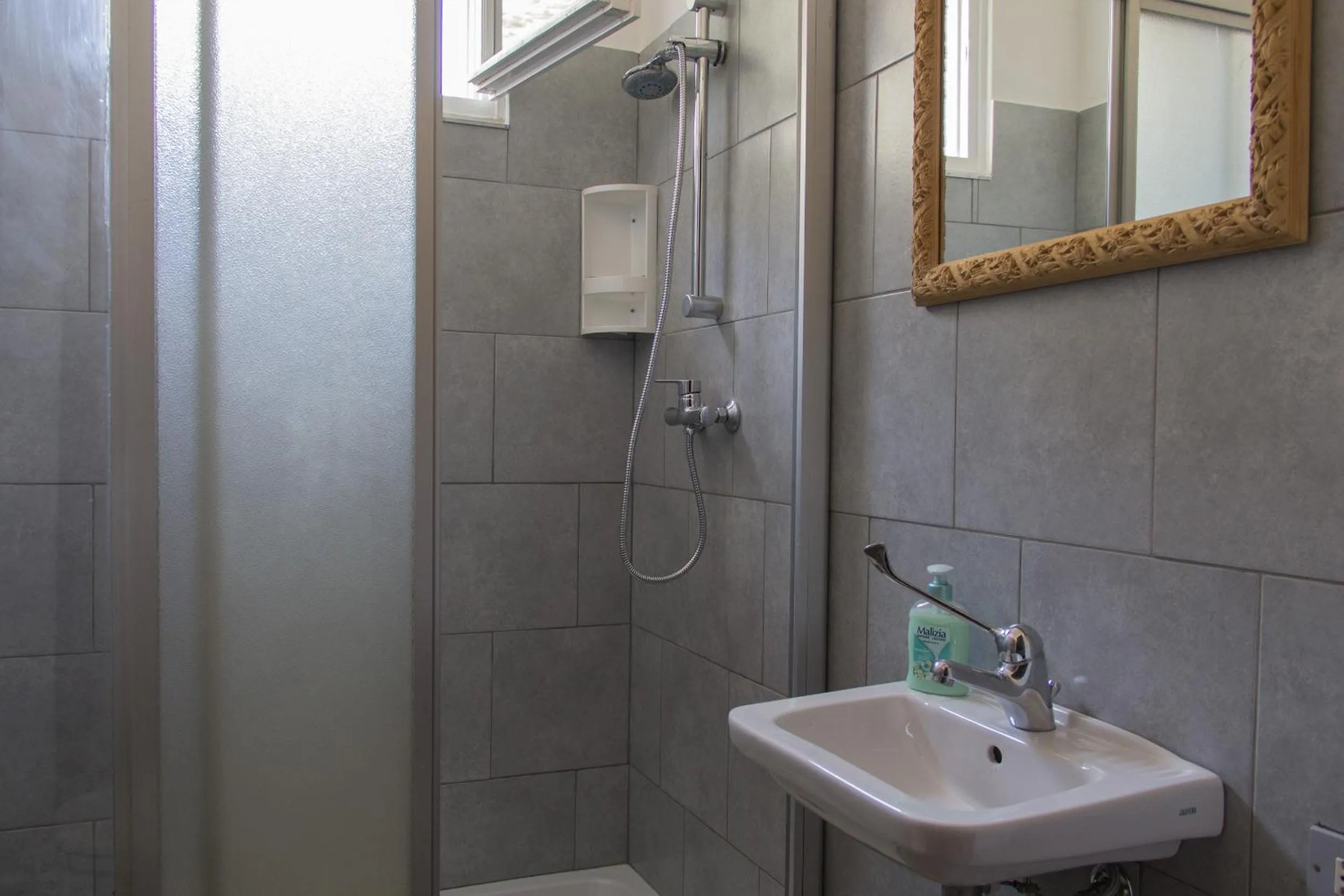 Shower in Il Giardino