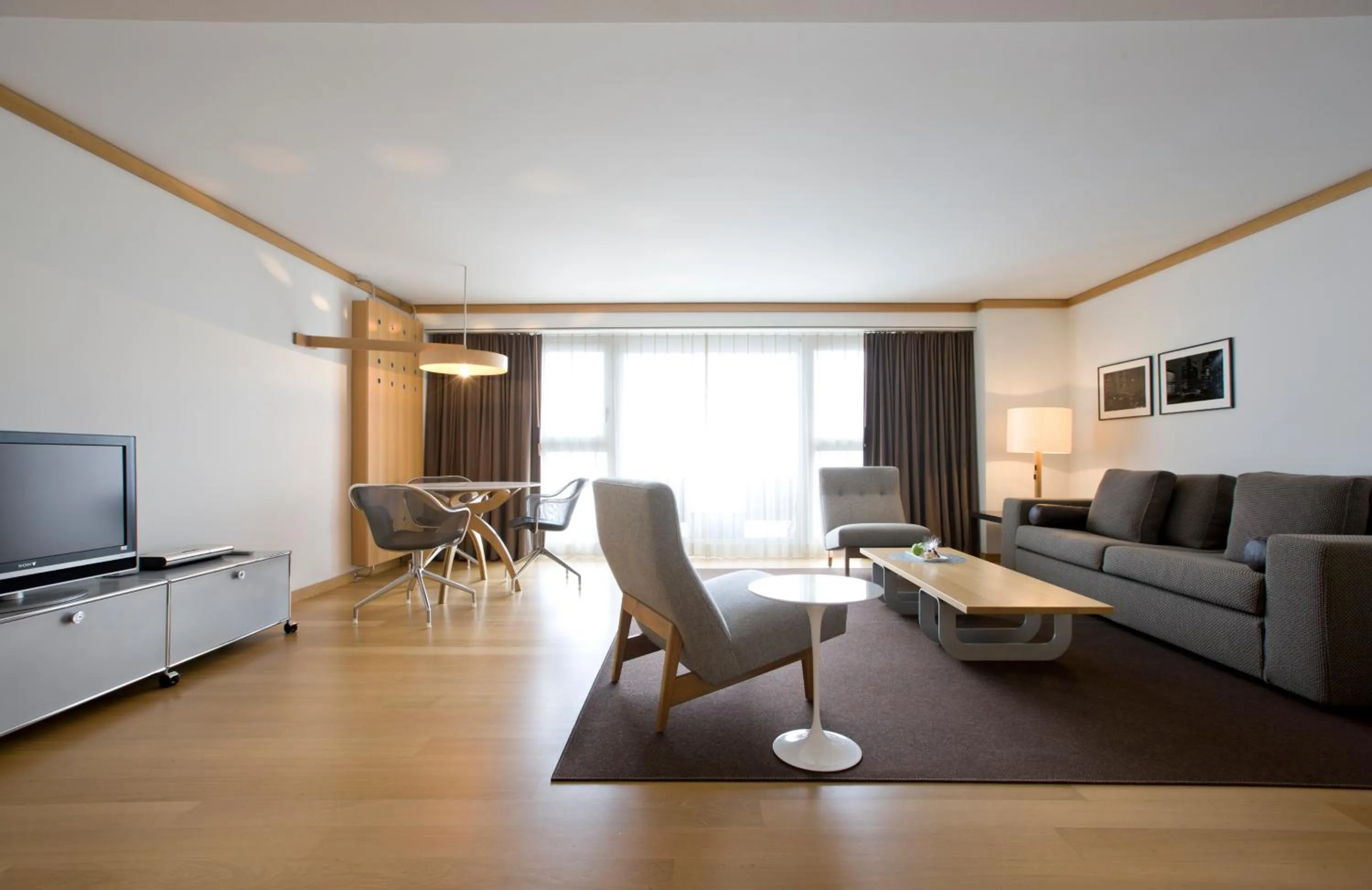 Photo of the whole room in The Omnia