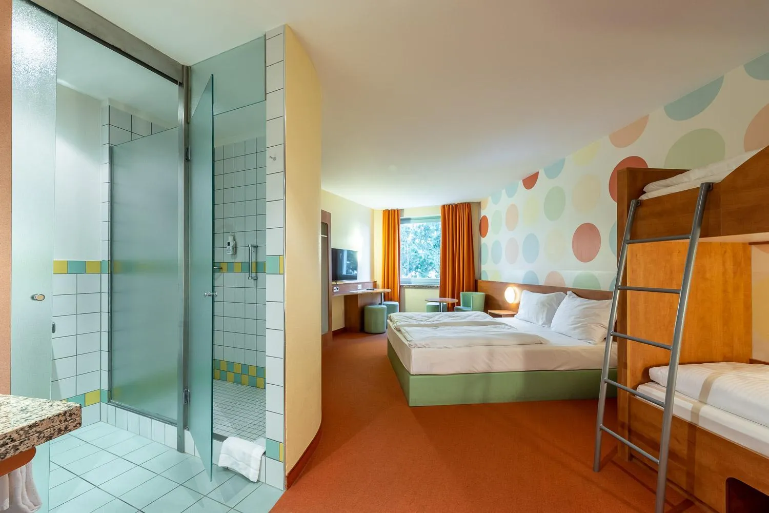 Day, Bed in Hotel Holledau