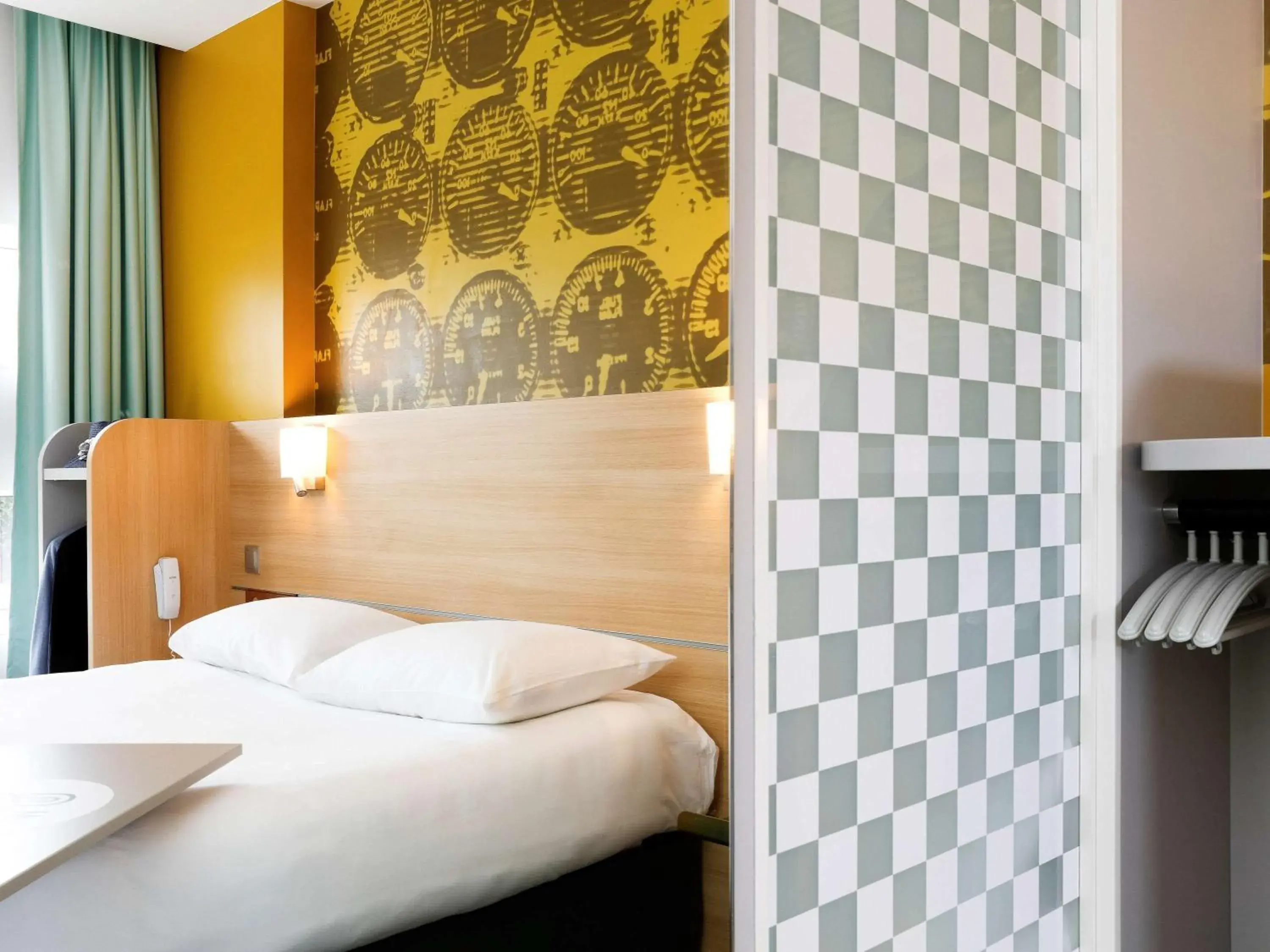 Photo of the whole room, Bed in ibis Styles Le Mans Sud Mulsanne Photo of the whole room, Bed in ibis Styles Le Mans Sud Mulsanne