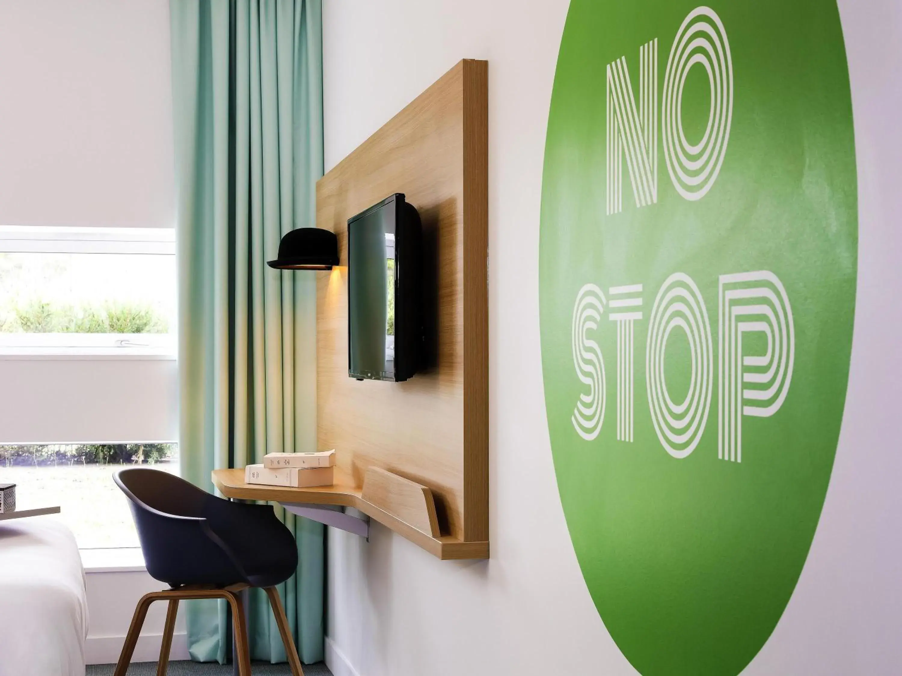 Bedroom in ibis Styles Le Mans Sud Mulsanne Bedroom in ibis Styles Le Mans Sud Mulsanne