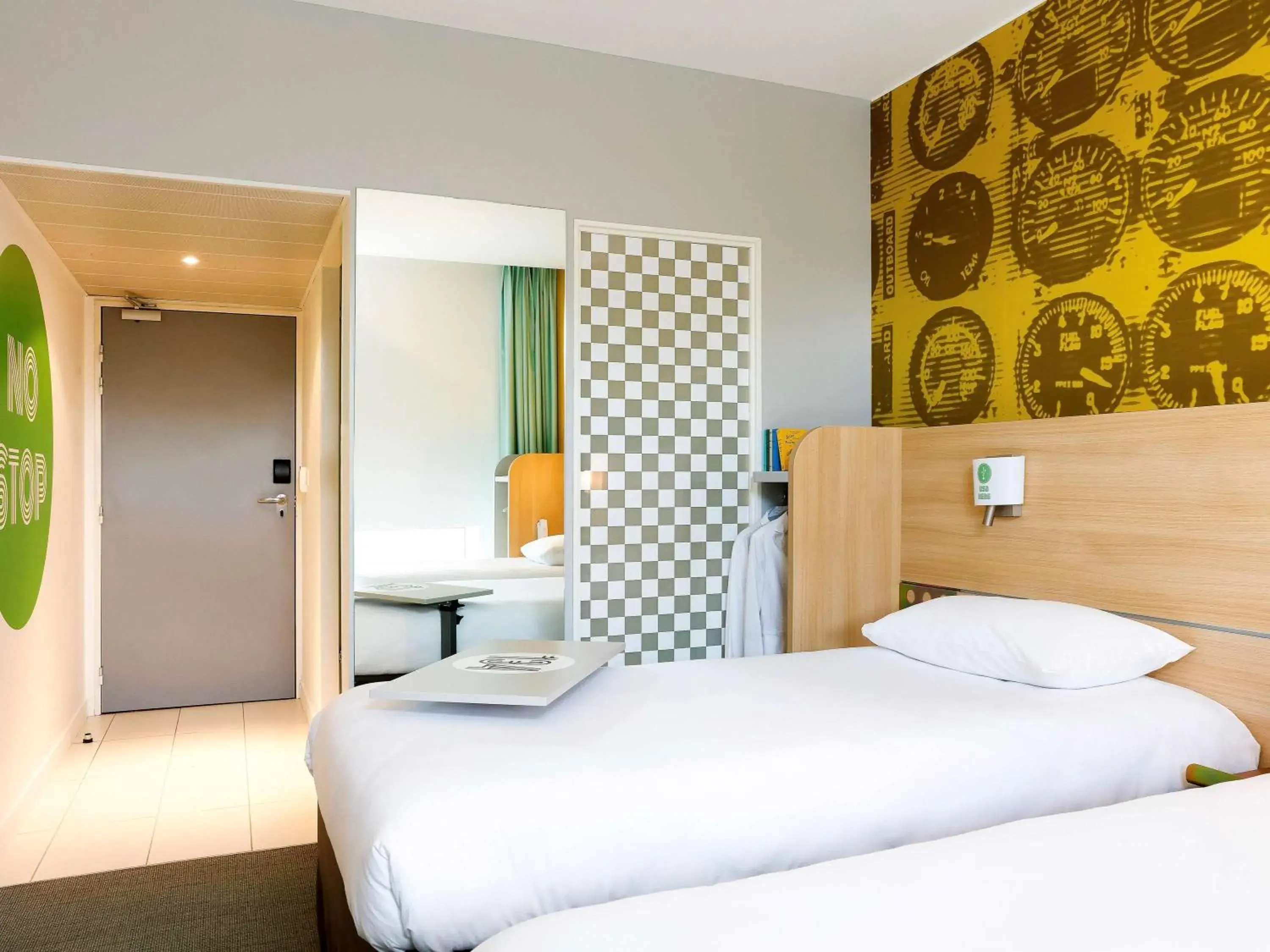 Photo of the whole room, Bed in ibis Styles Le Mans Sud Mulsanne Photo of the whole room, Bed in ibis Styles Le Mans Sud Mulsanne