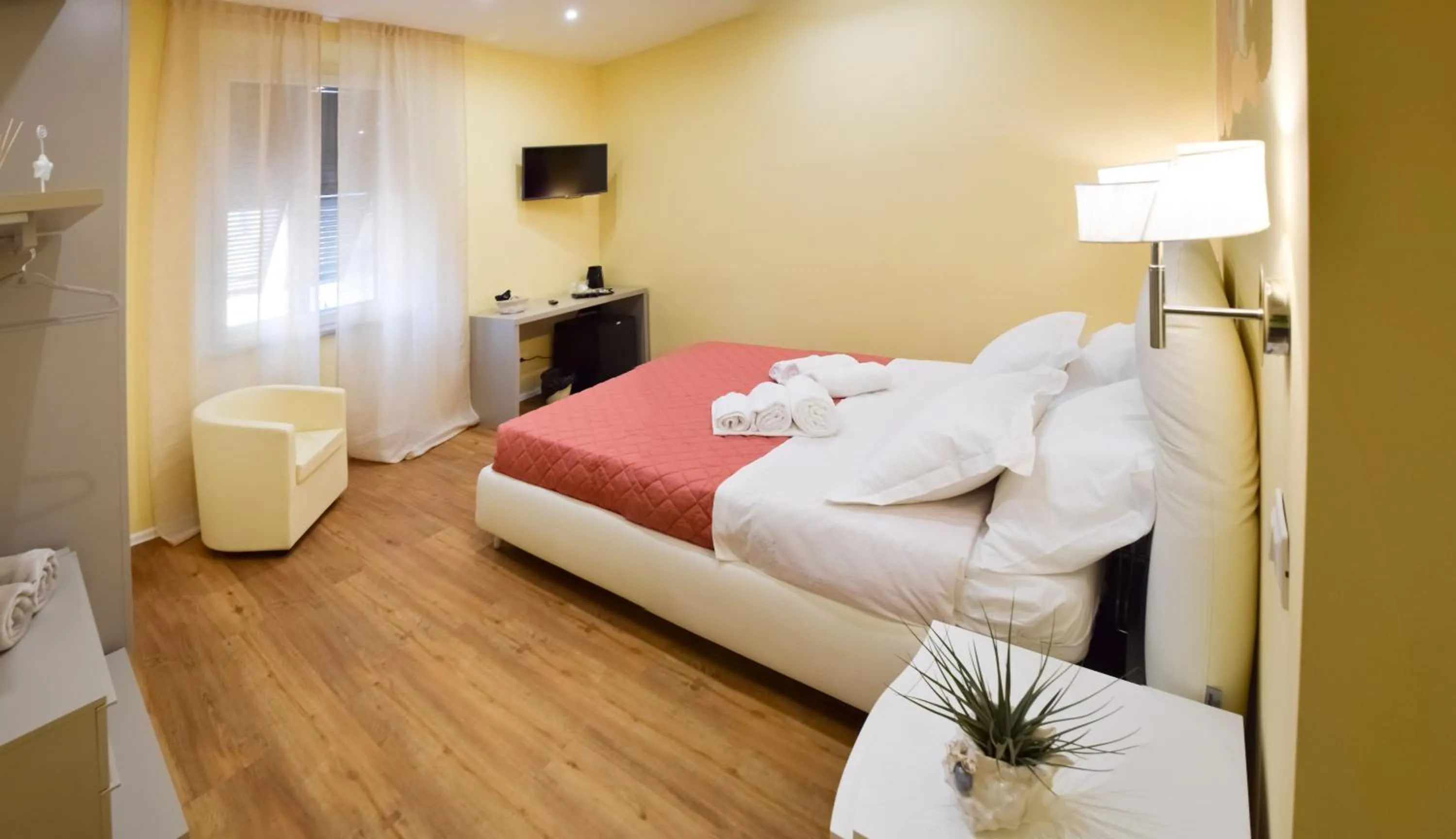 Large Double Room - single occupancy in Le Veneri Del Golfo