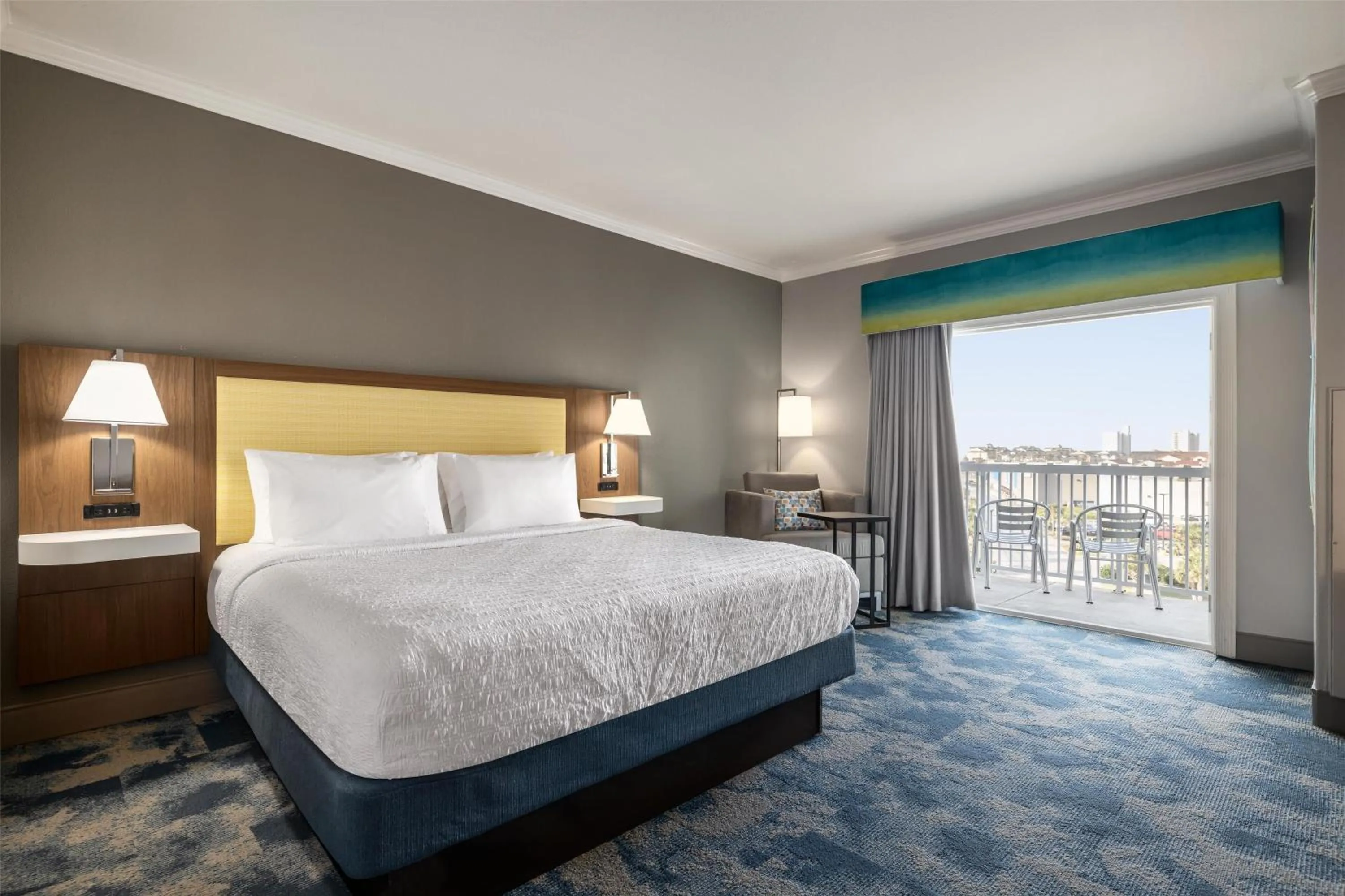 Bed in Hampton Inn & Suites Galveston