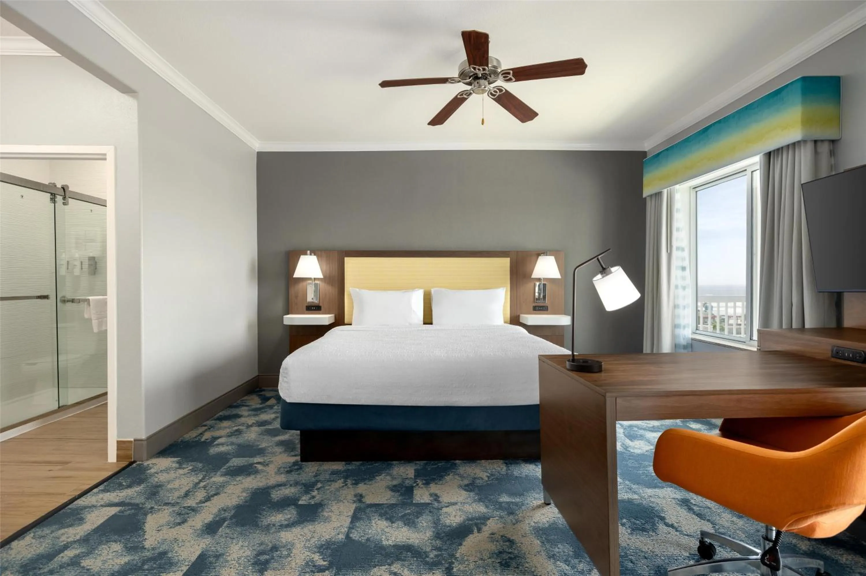 Bedroom, Bed in Hampton Inn & Suites Galveston