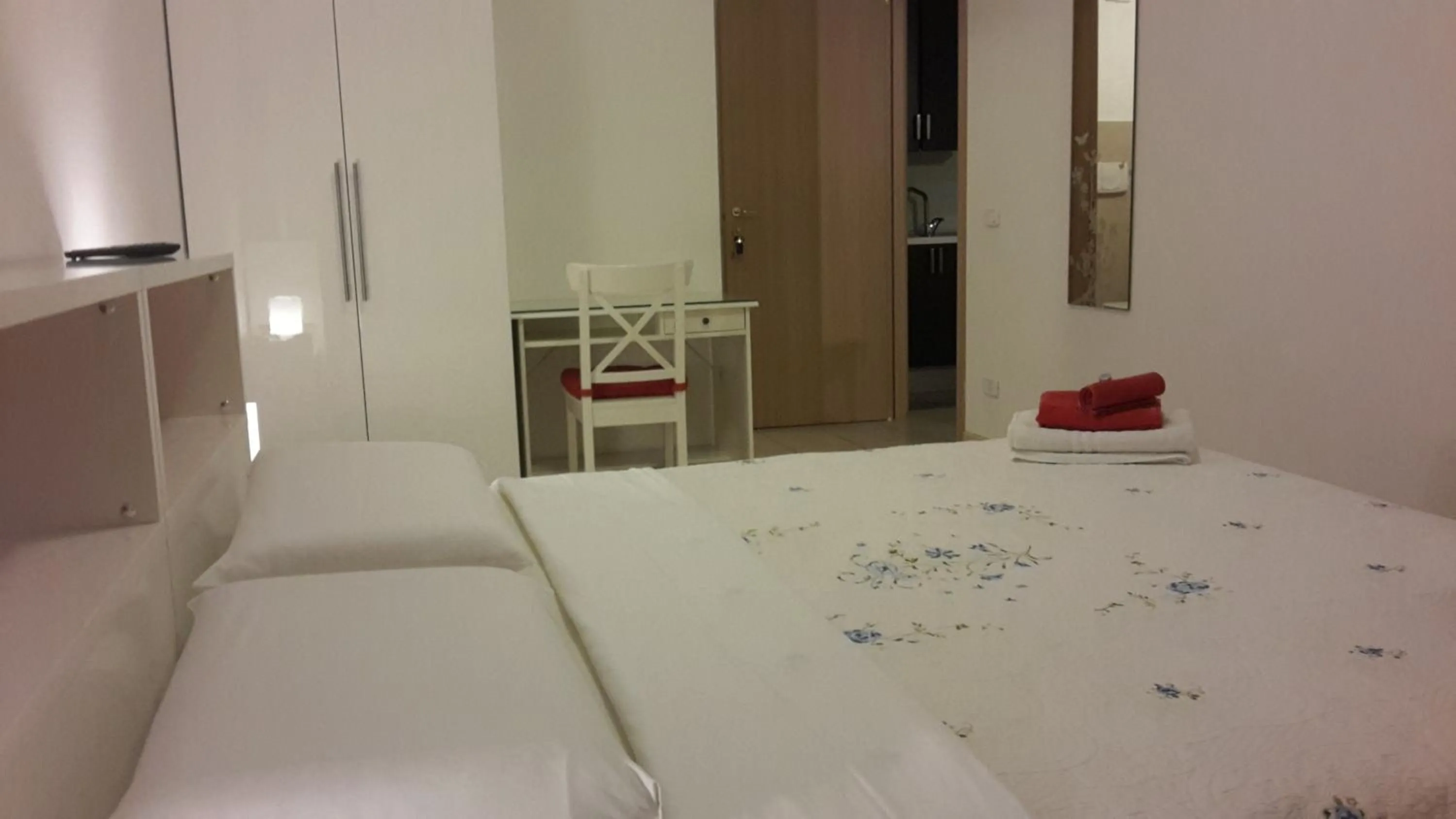 Property building, Bed in Bed and Breakfast Trestelle