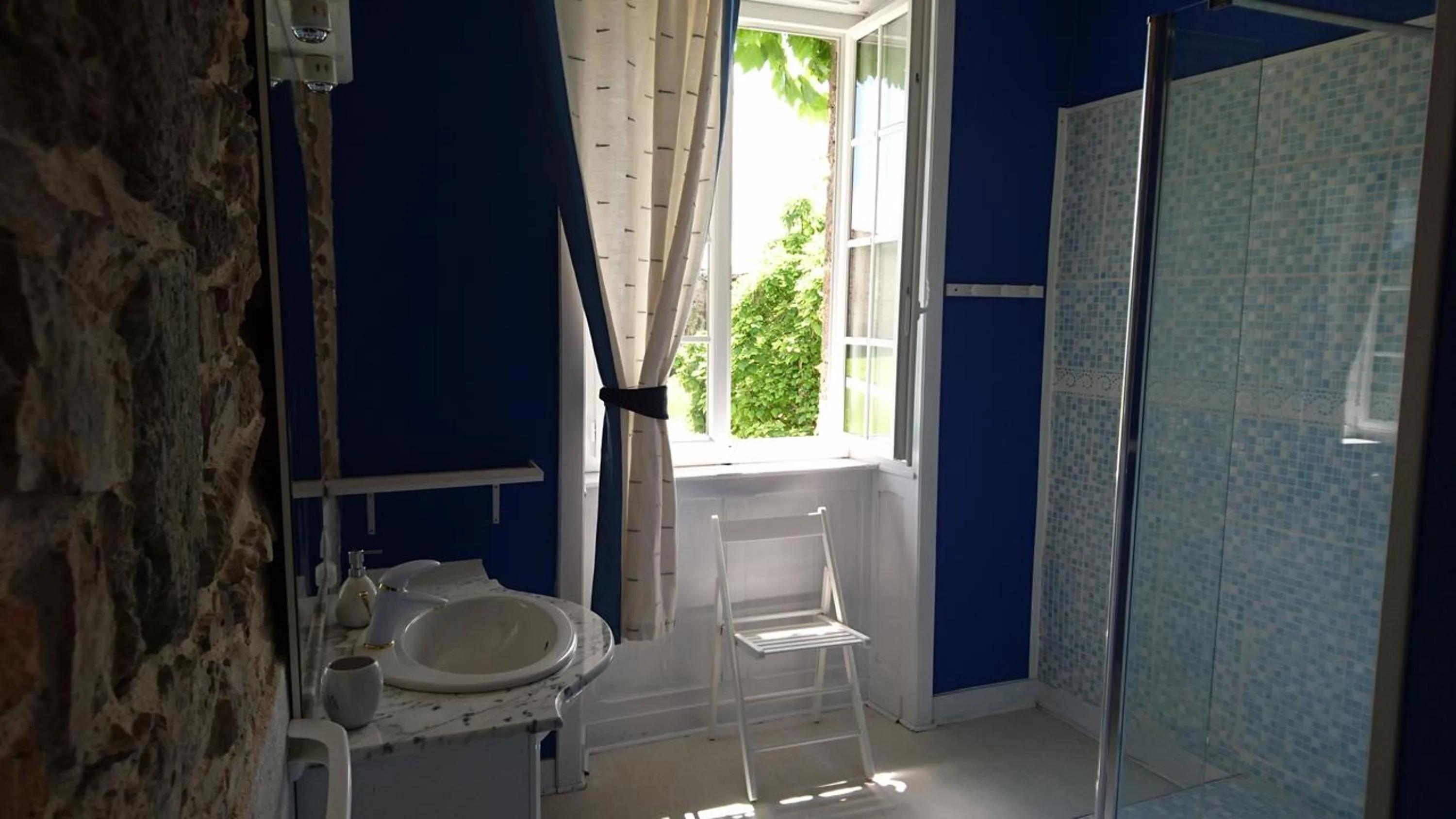 Bathroom in Pierre Deluen Domaine de la Grange de Quaire