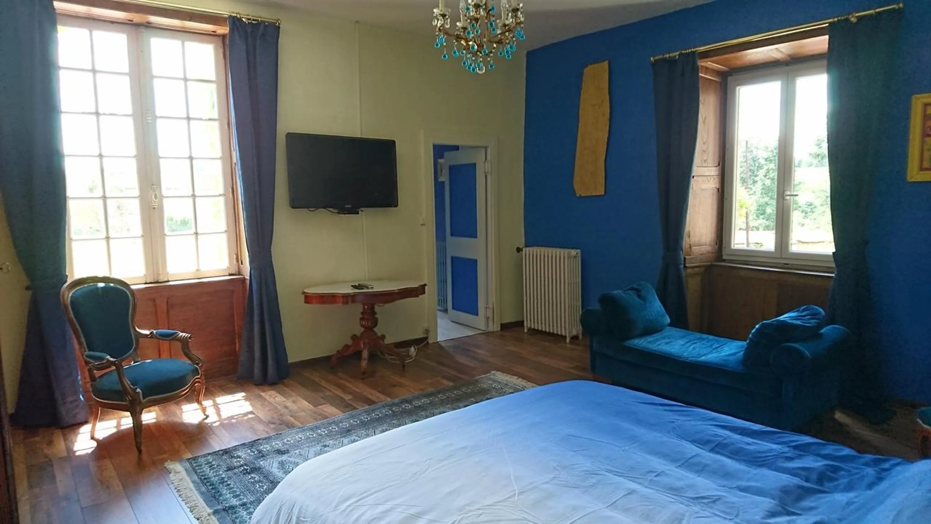 Decorative detail, Bed in Pierre Deluen Domaine de la Grange de Quaire