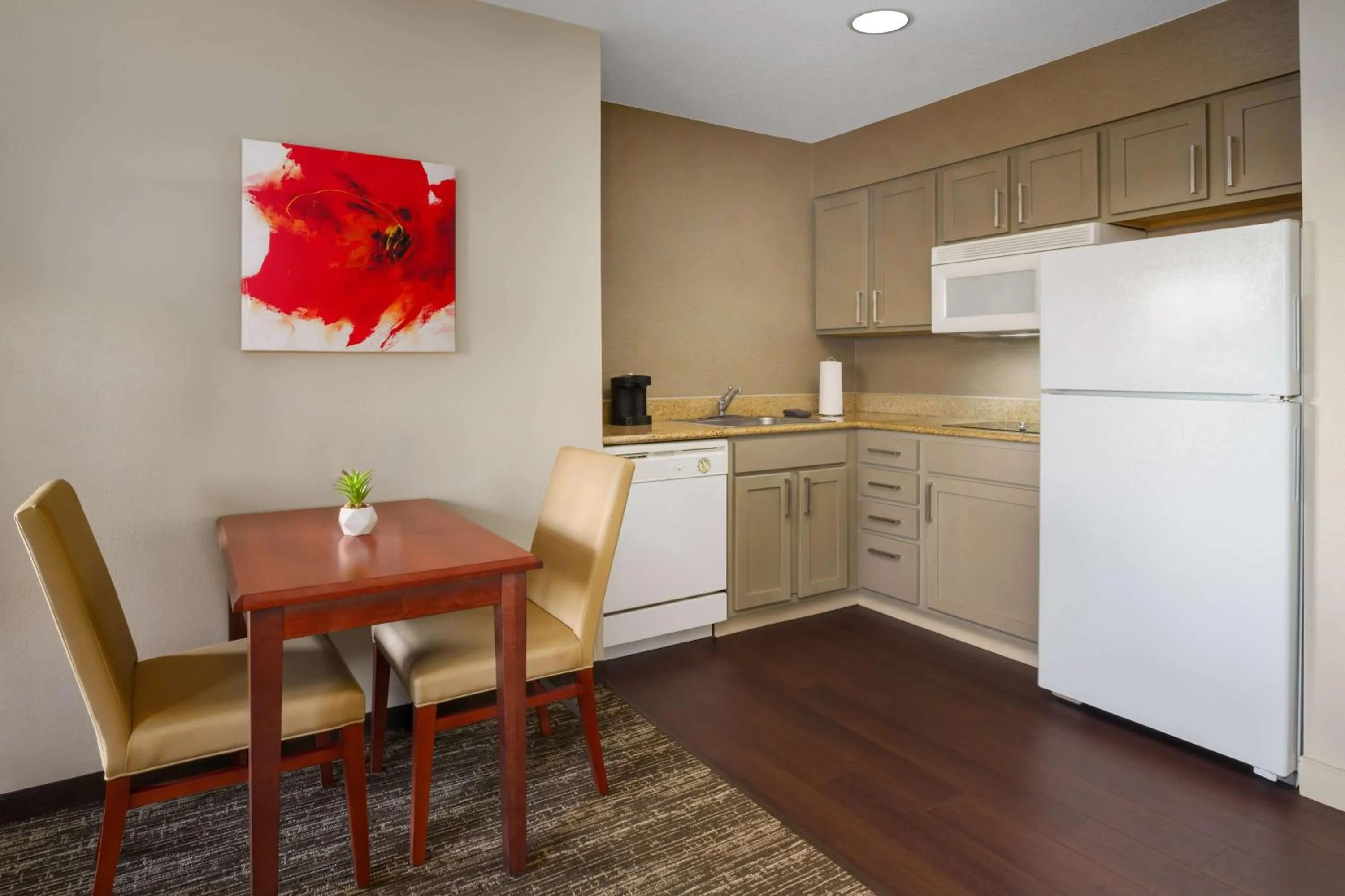 Kitchen or kitchenette in Homewood Suites by Hilton Providence-Warwick
