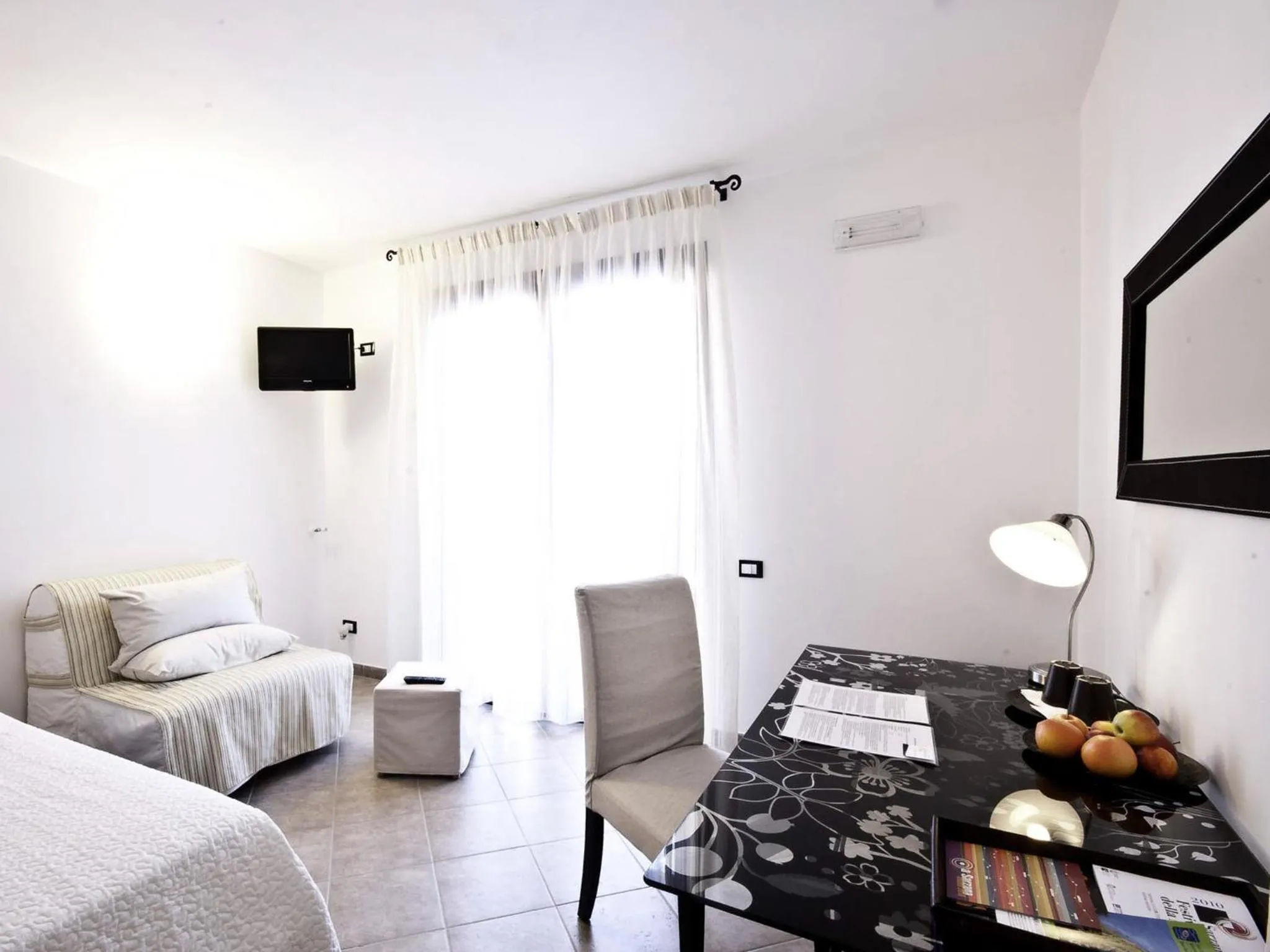Photo of the whole room, Bed in Pian di luna