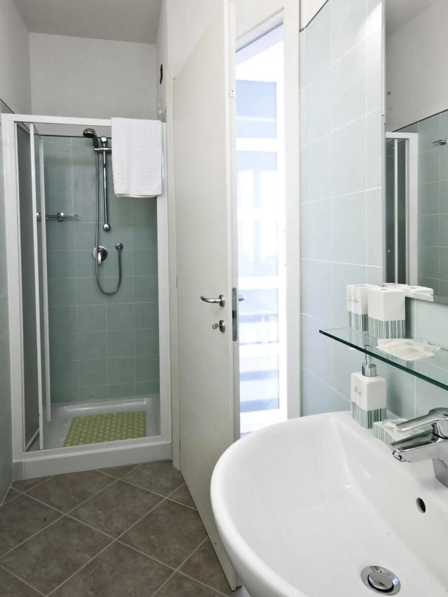 Shower in Pian di luna