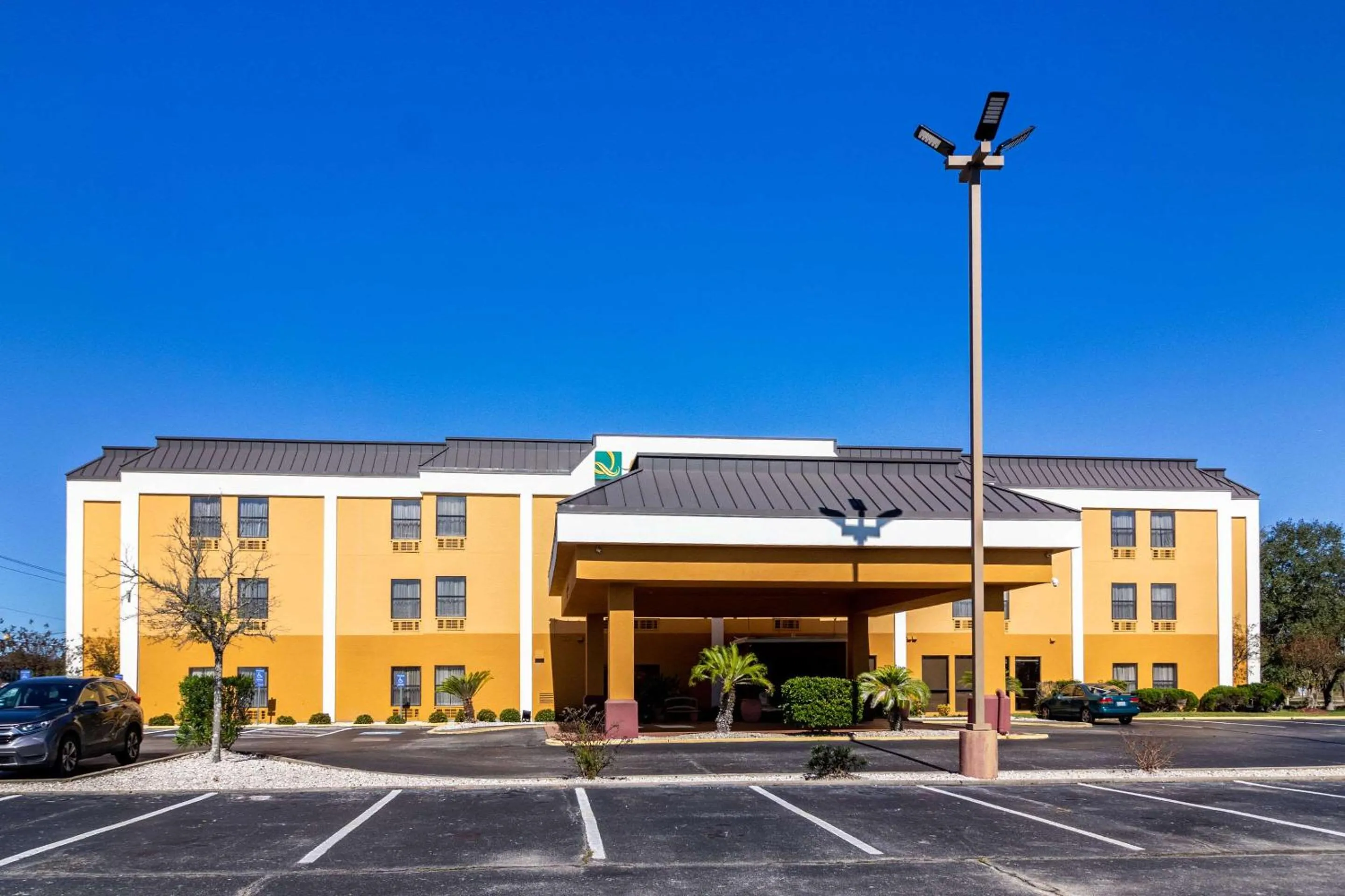 Property building in Quality Inn Texas City I-45