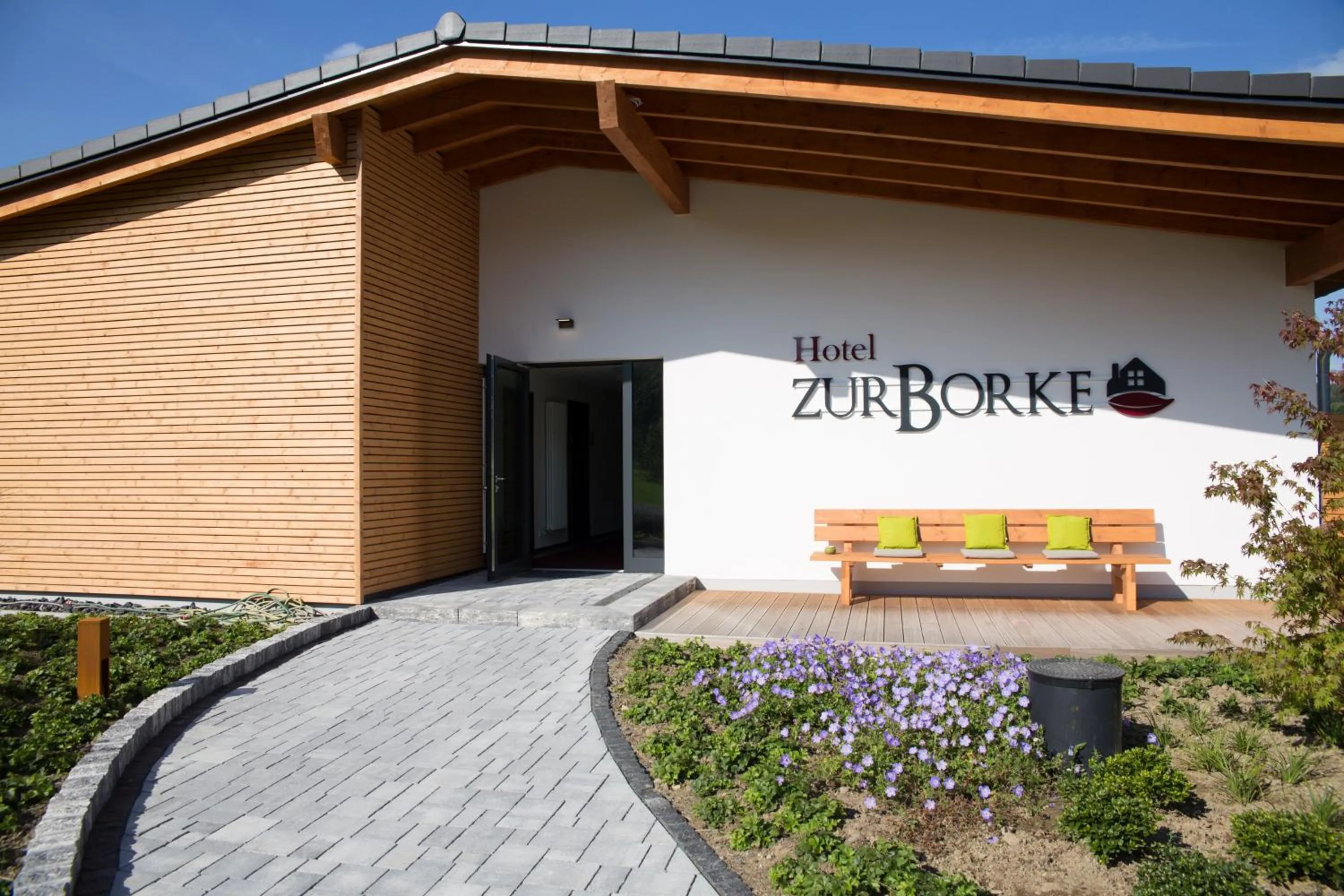 Property building in Hotel Zur-Borke