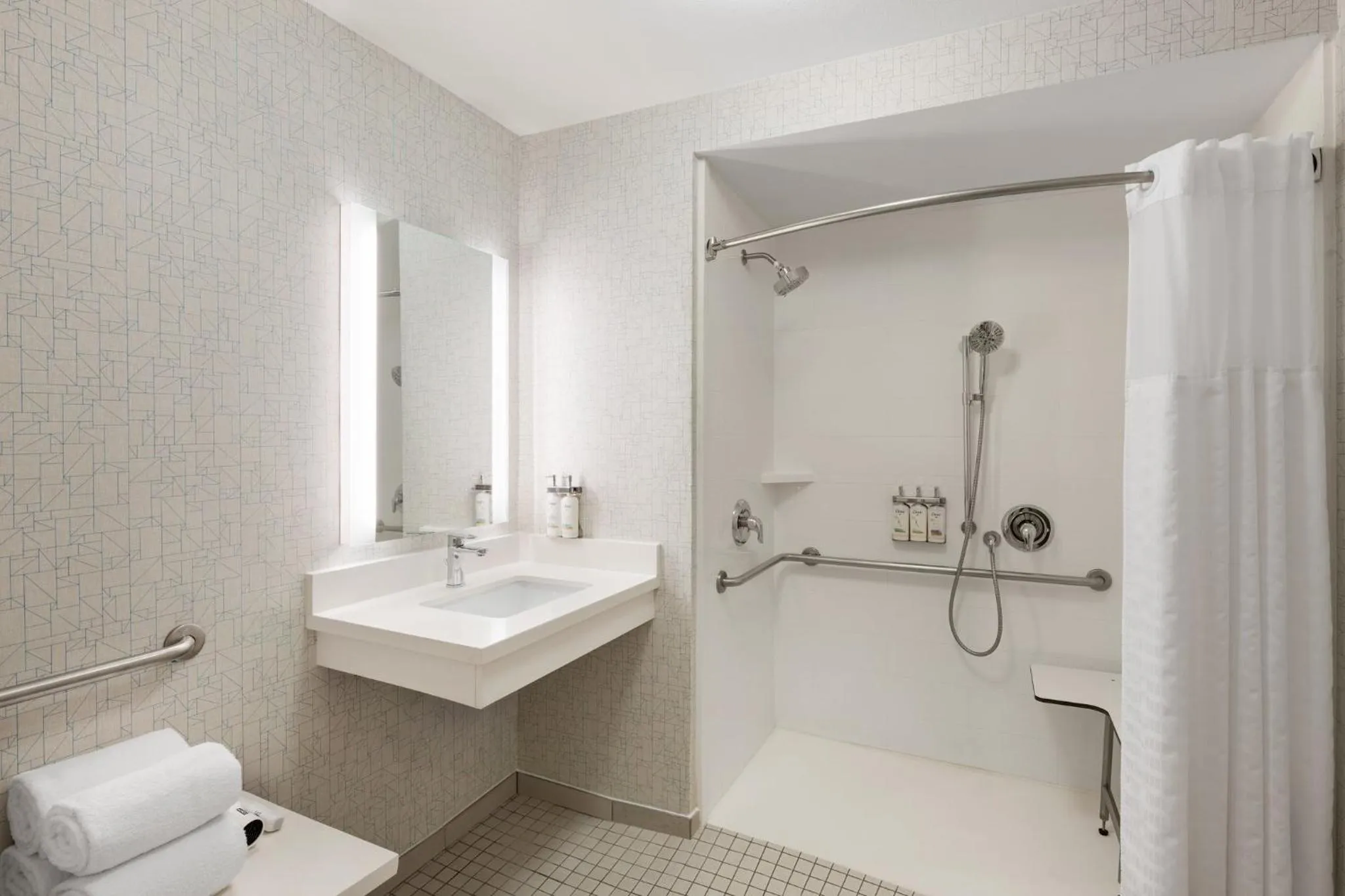 Photo of the whole room in Holiday Inn Express San Diego - Sea World Area by IHG