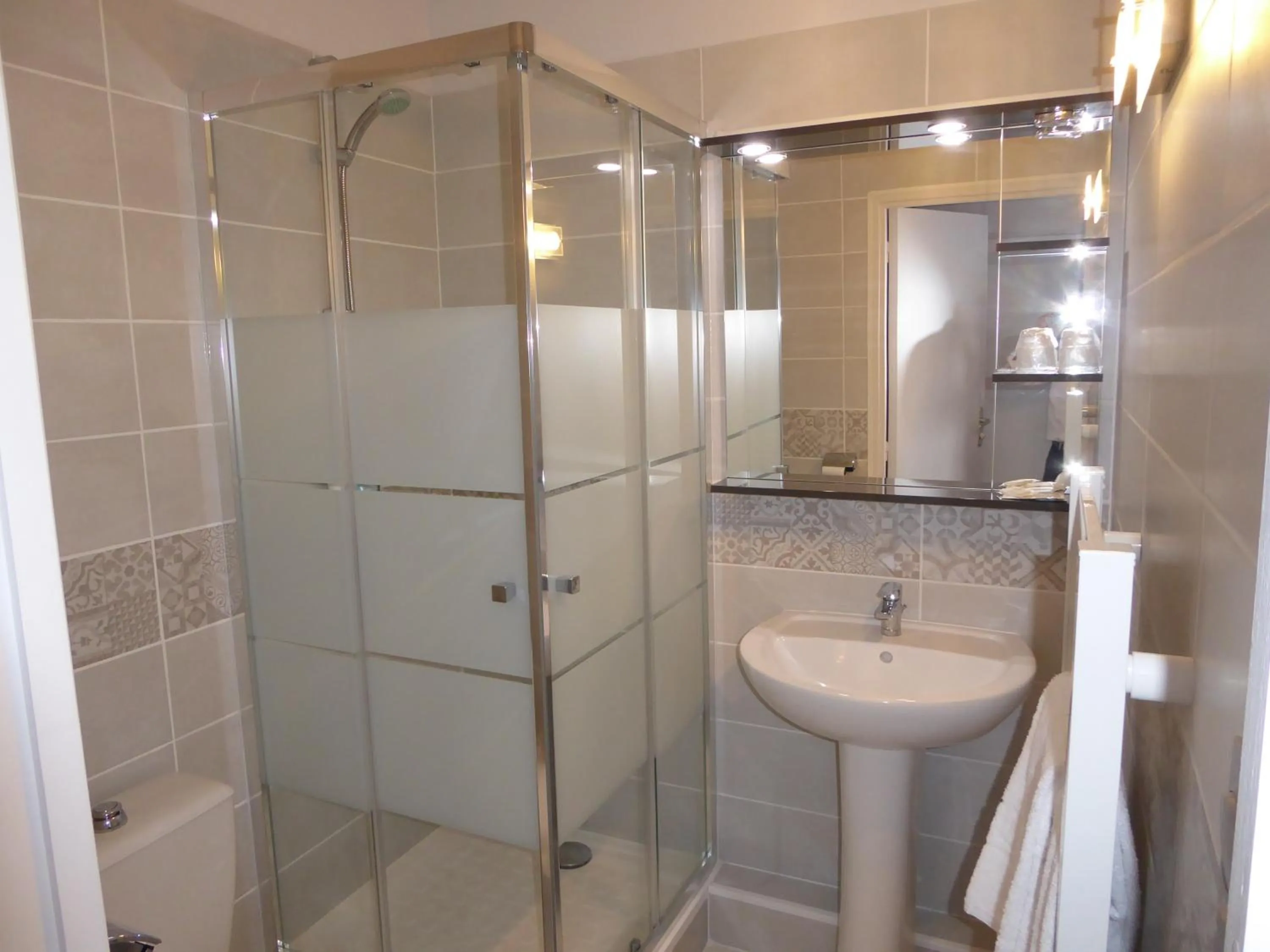 Bathroom in Logis Hôtel L'Arche de Noé