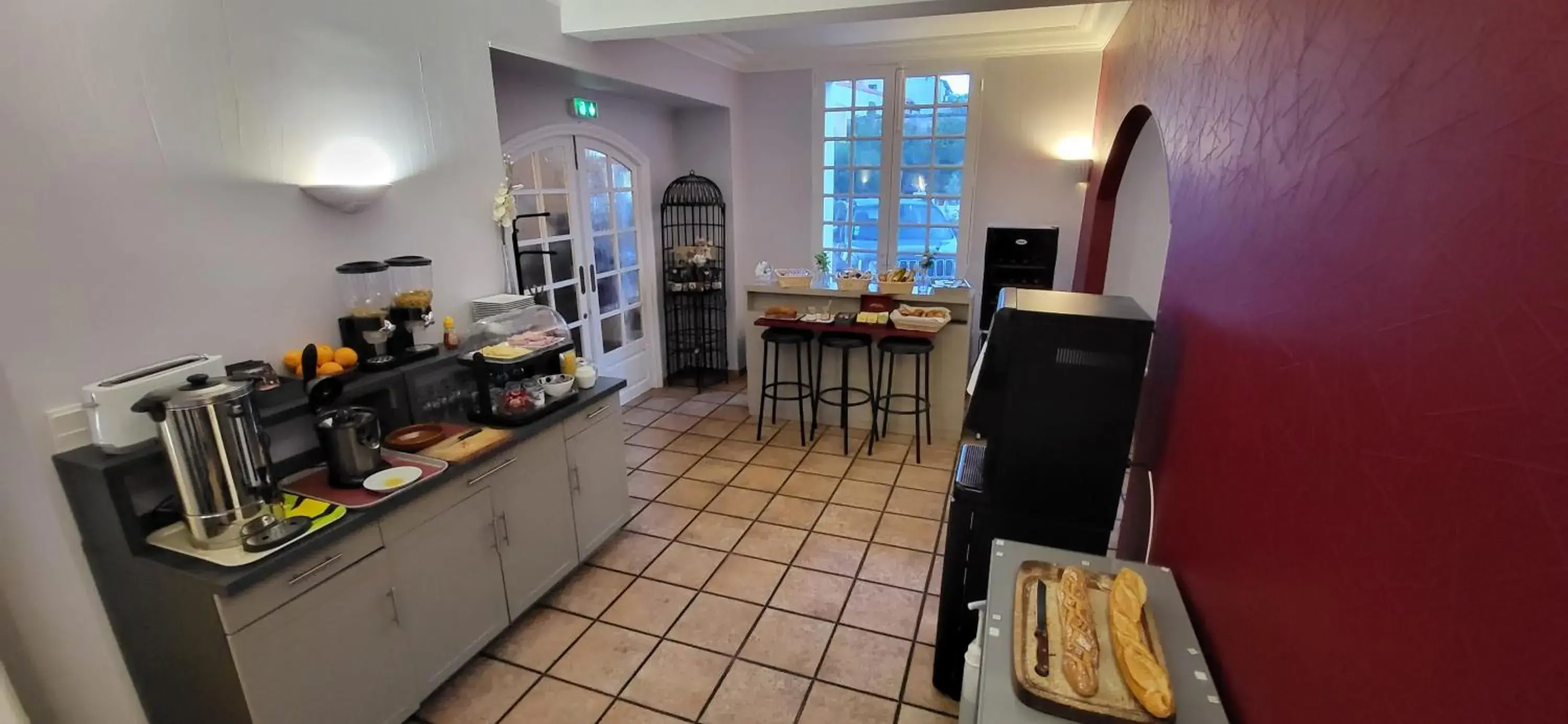 Breakfast in Logis Hôtel L'Arche de Noé Breakfast in Logis Hôtel L'Arche de Noé