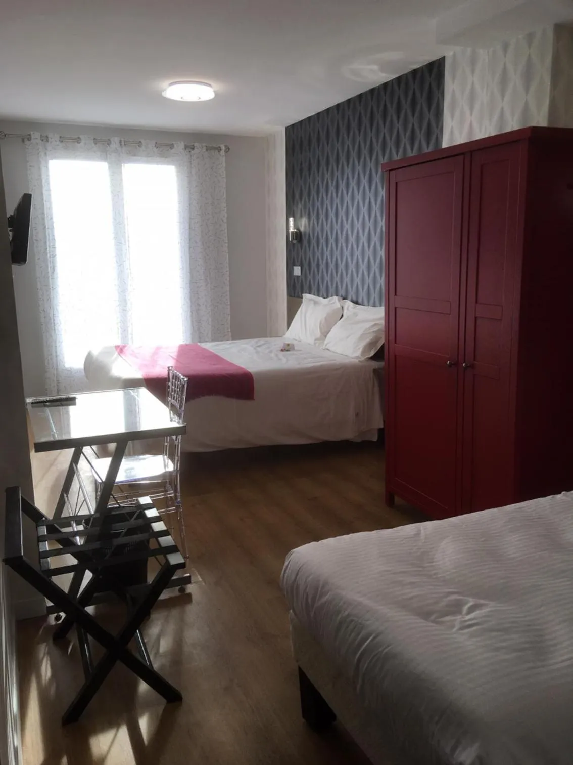 Bed in Logis Hôtel L'Arche de Noé