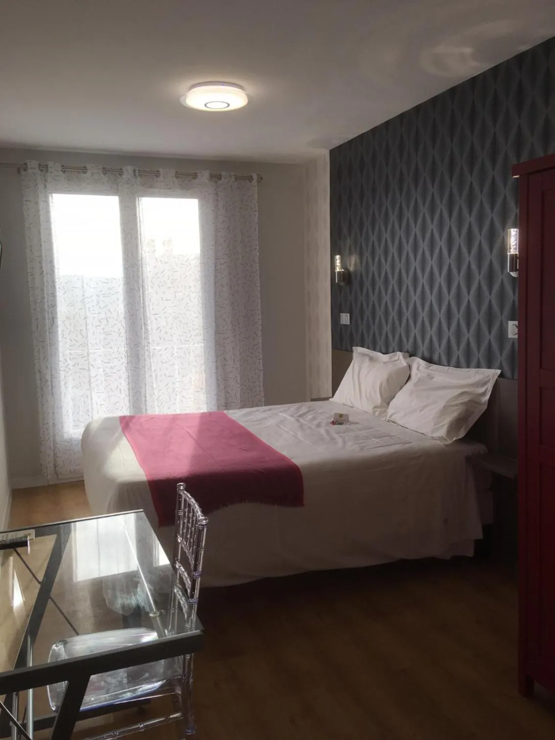 Bed in Logis Hôtel L'Arche de Noé