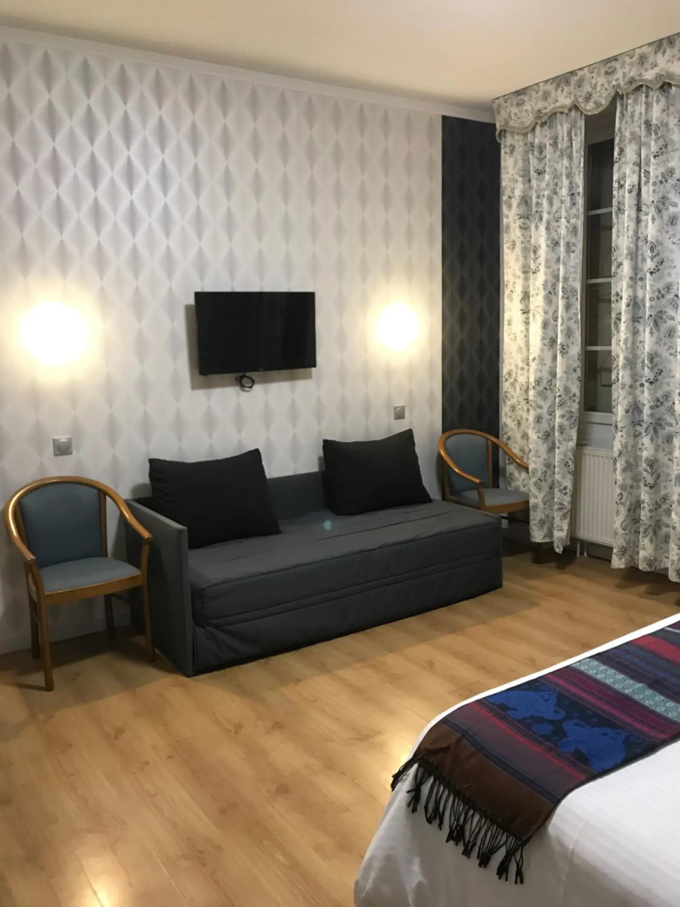 Photo of the whole room, Bed in Logis Hôtel L'Arche de Noé Photo of the whole room, Bed in Logis Hôtel L'Arche de Noé