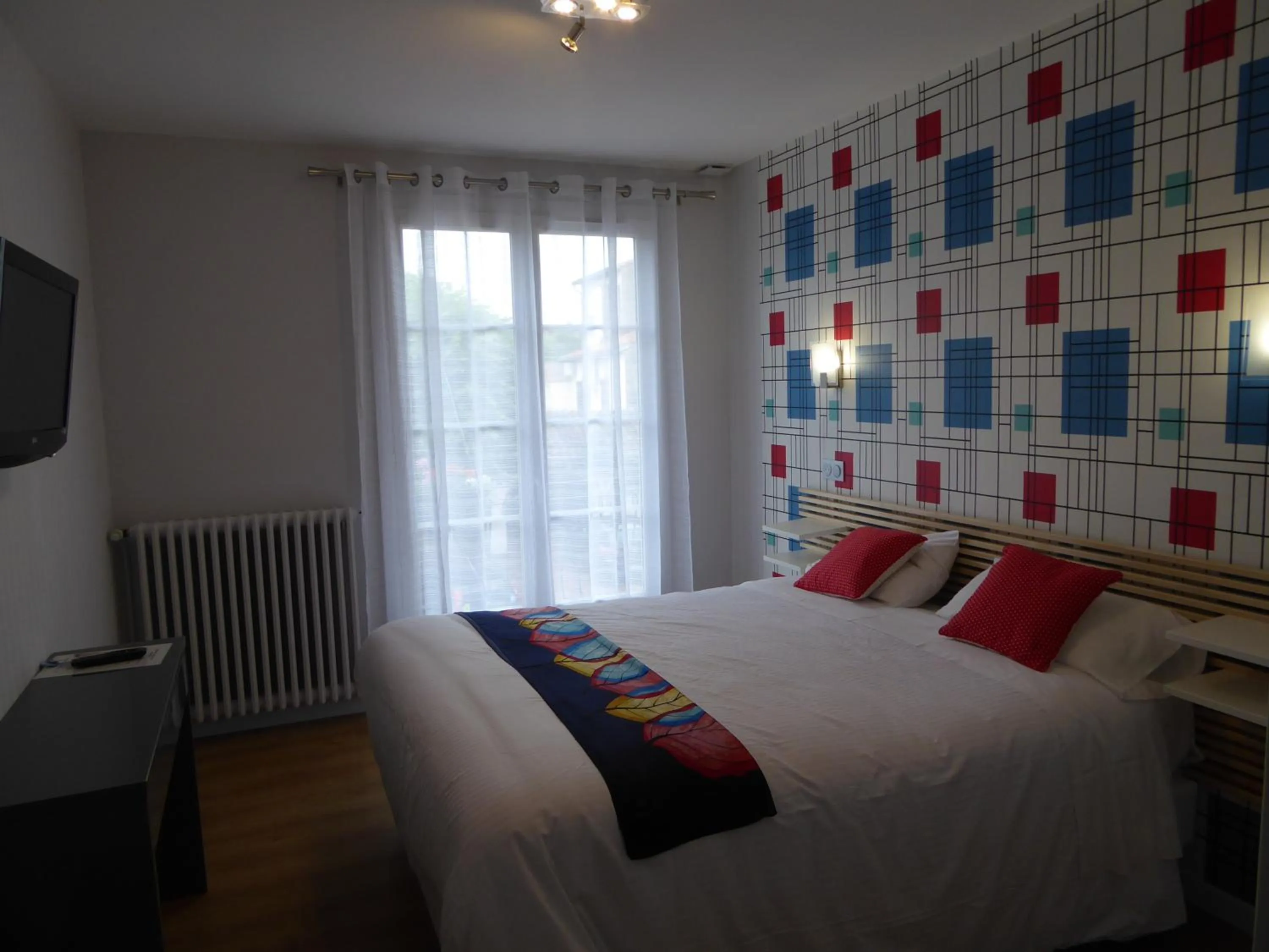 Garden, Bed in Logis Hôtel L'Arche de Noé