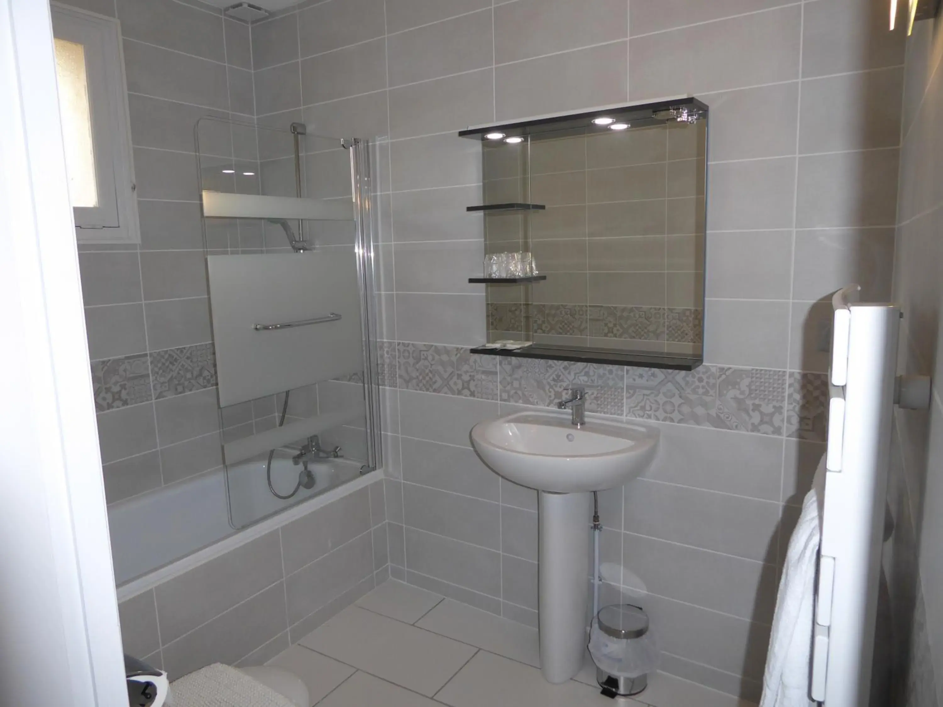 Triple Room in Logis Hôtel L'Arche de Noé Triple Room in Logis Hôtel L'Arche de Noé