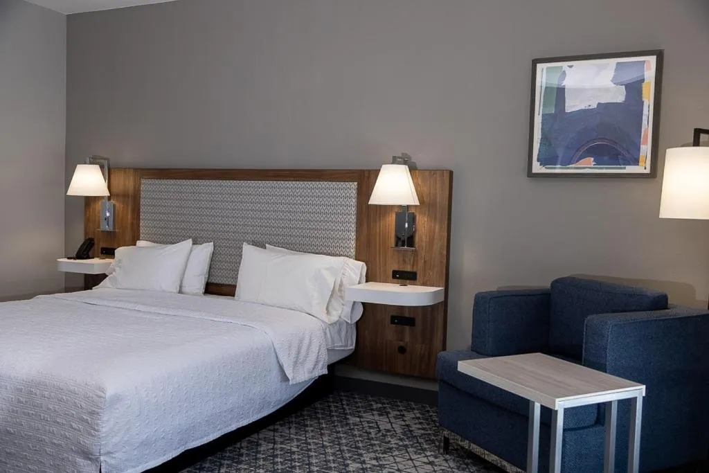 Bed in Hampton Inn & Suites Houston Rosenberg