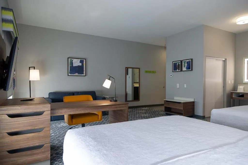 Bed in Hampton Inn & Suites Houston Rosenberg