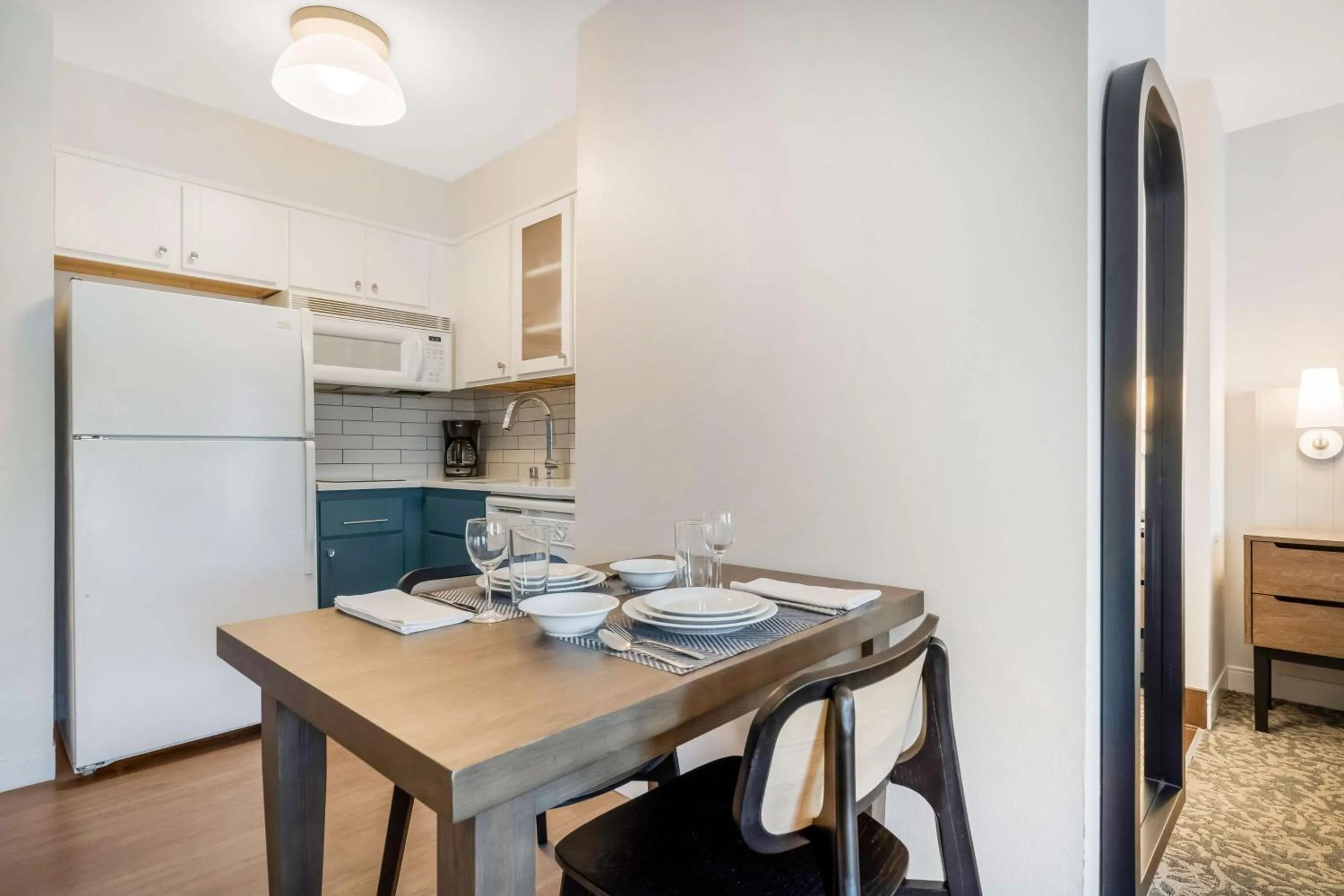 Kitchen or kitchenette in Sonesta ES Suites San Diego - Sorrento Mesa