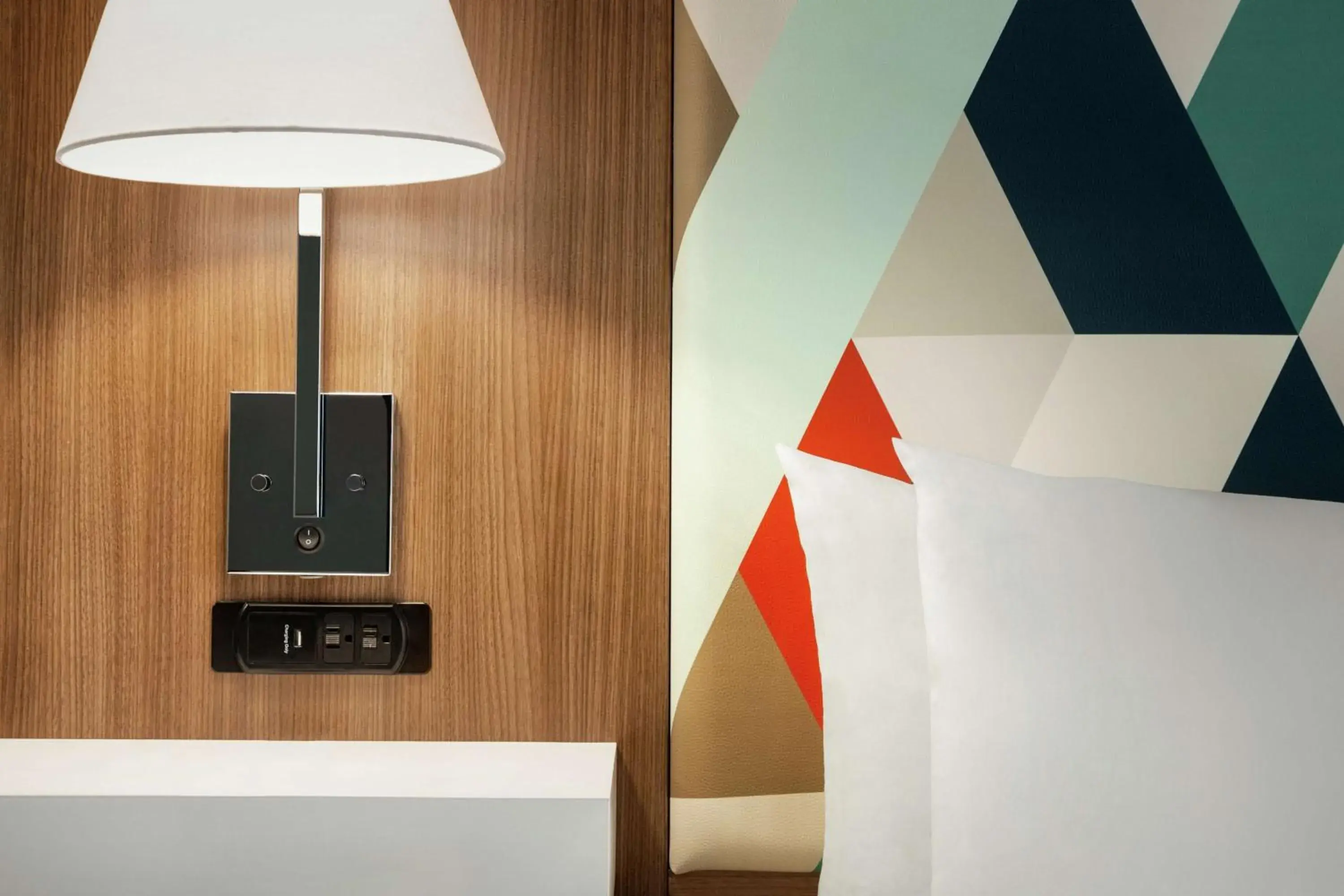 Bed in Hampton Inn Kansas City Blue Springs Bed in Hampton Inn Kansas City Blue Springs