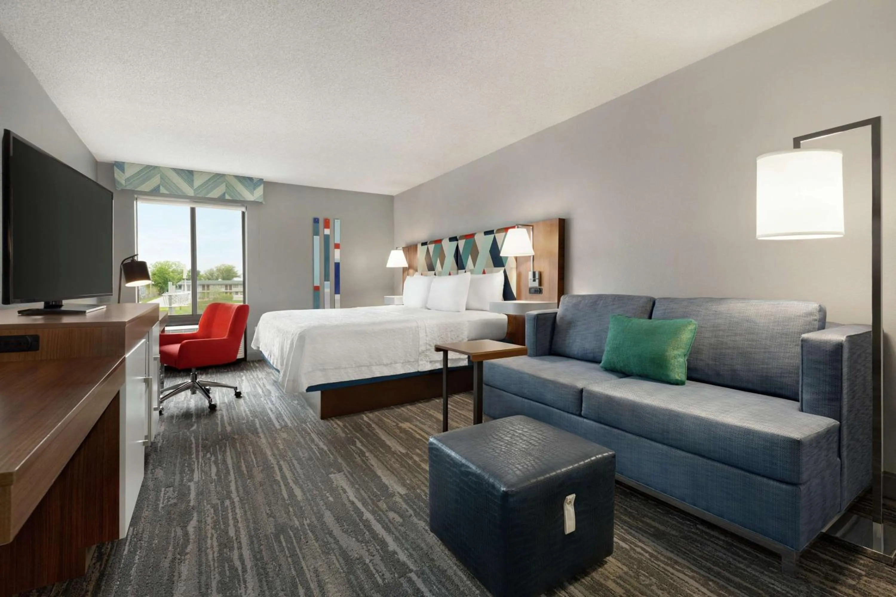 Bedroom, Bed in Hampton Inn Kansas City Blue Springs