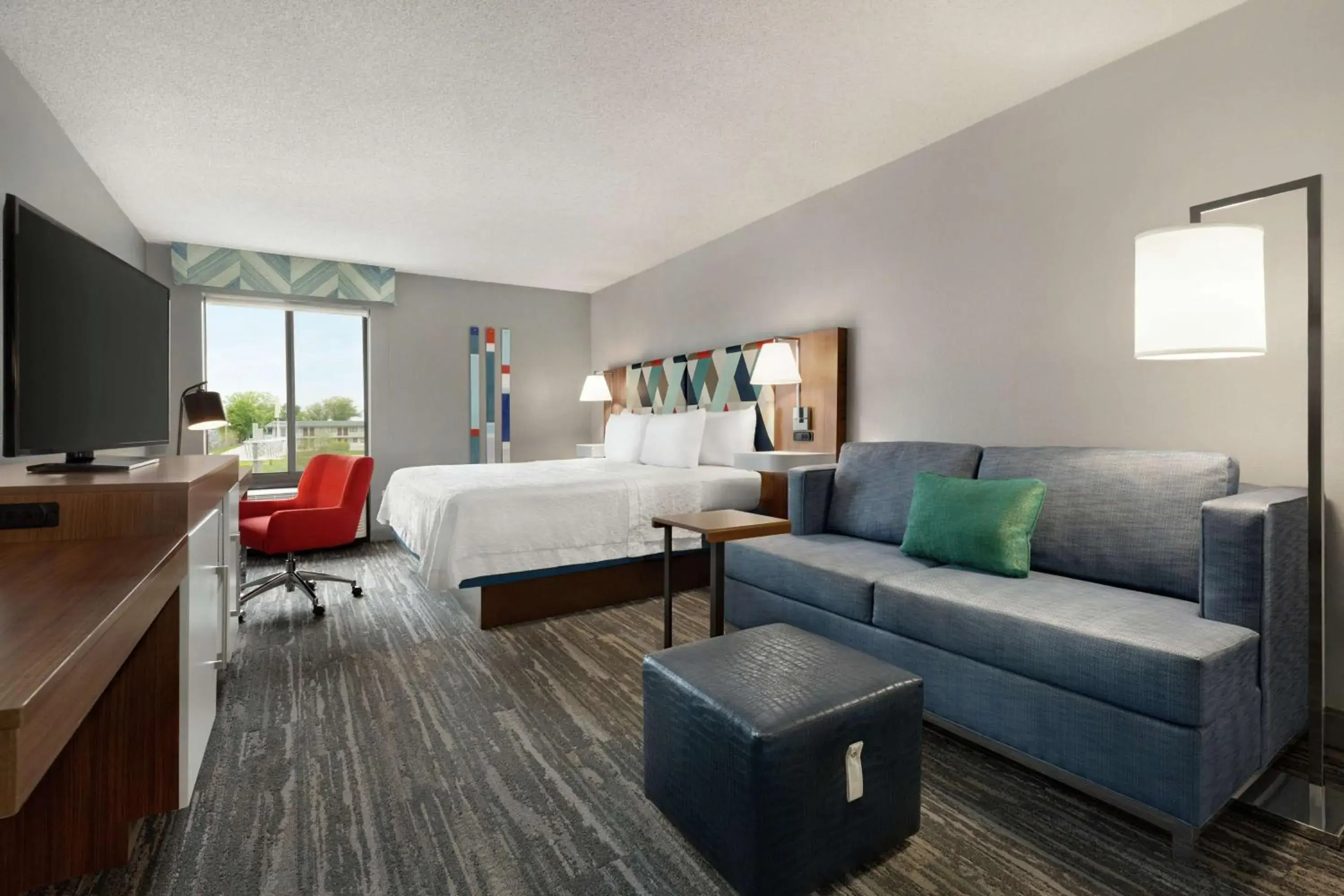 Bedroom, Bed in Hampton Inn Kansas City Blue Springs Bedroom, Bed in Hampton Inn Kansas City Blue Springs