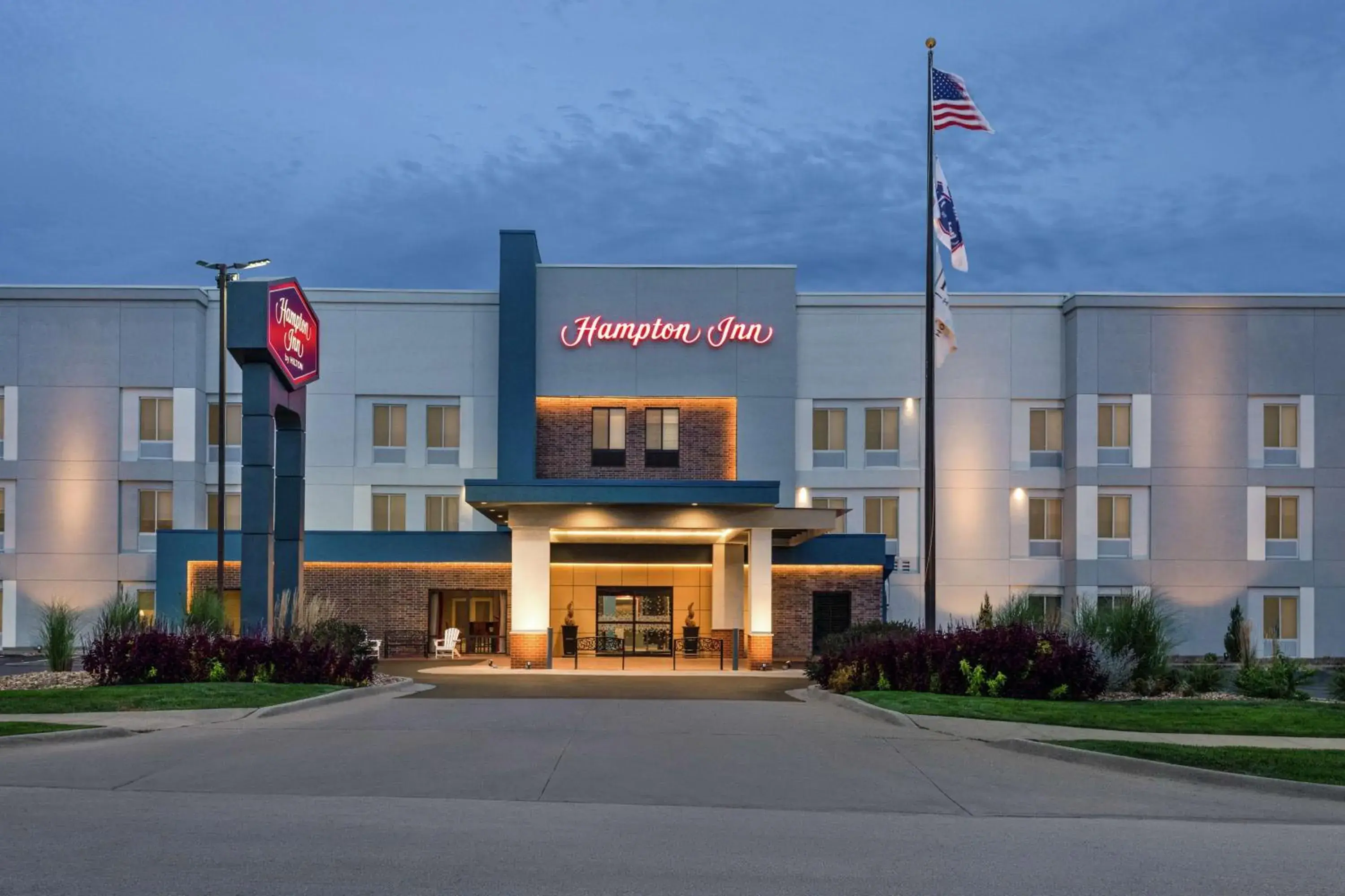 Property building in Hampton Inn Kansas City Blue Springs Property building in Hampton Inn Kansas City Blue Springs