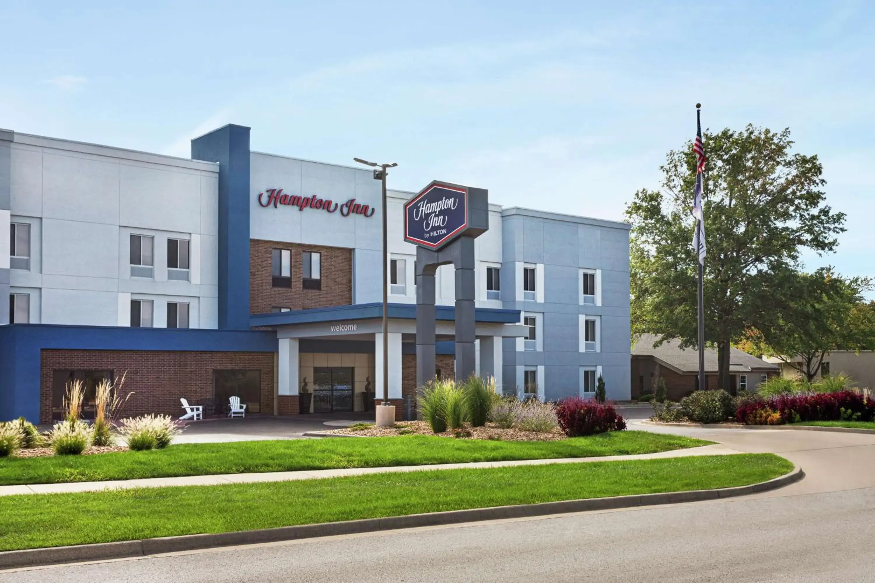Property building in Hampton Inn Kansas City Blue Springs Property building in Hampton Inn Kansas City Blue Springs