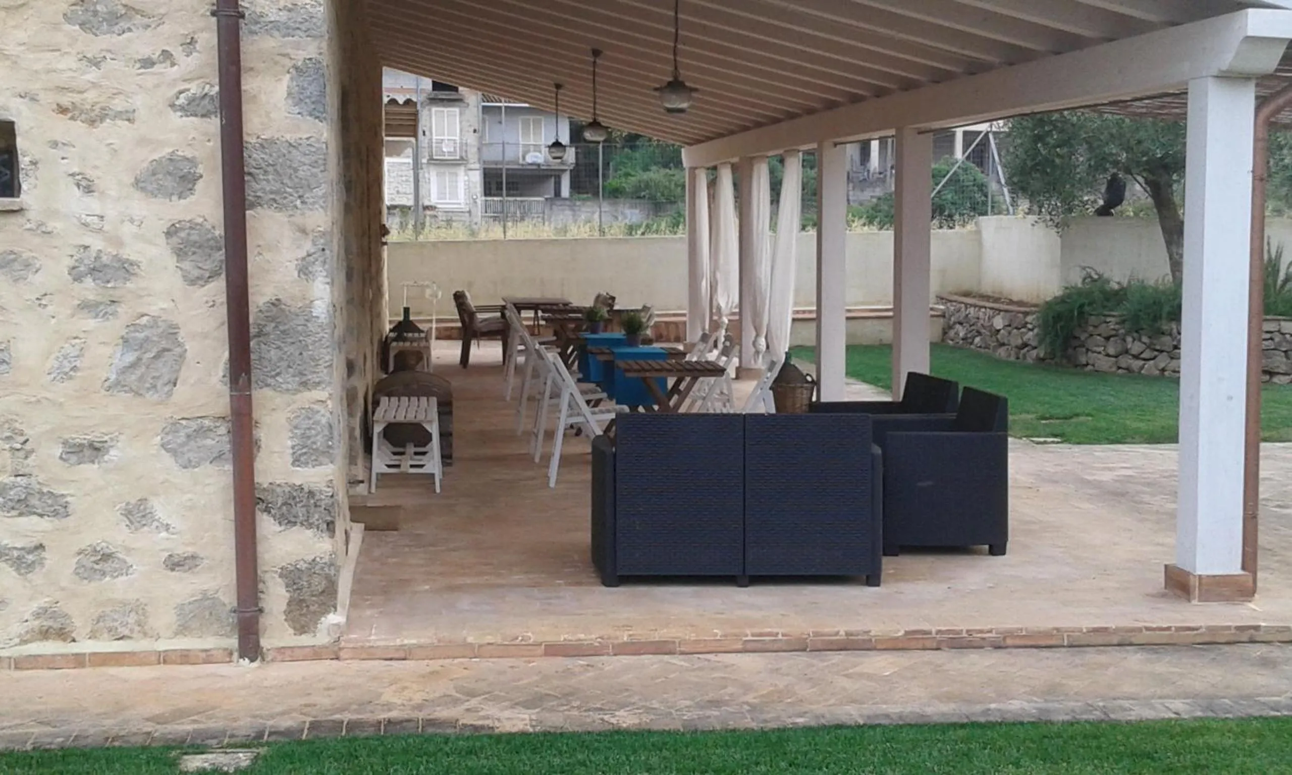 Seating area in Aia Antica