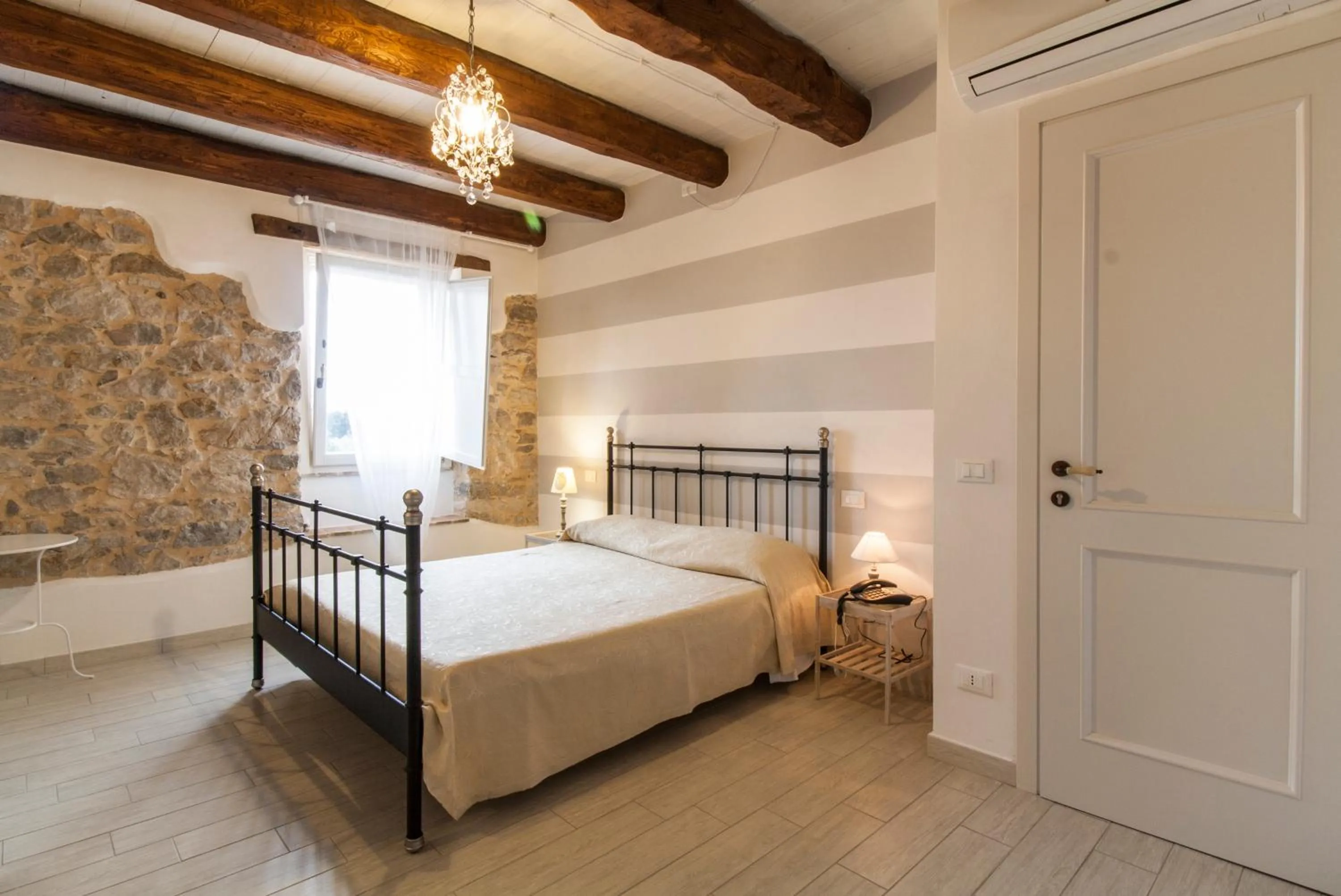 Bed in Aia Antica