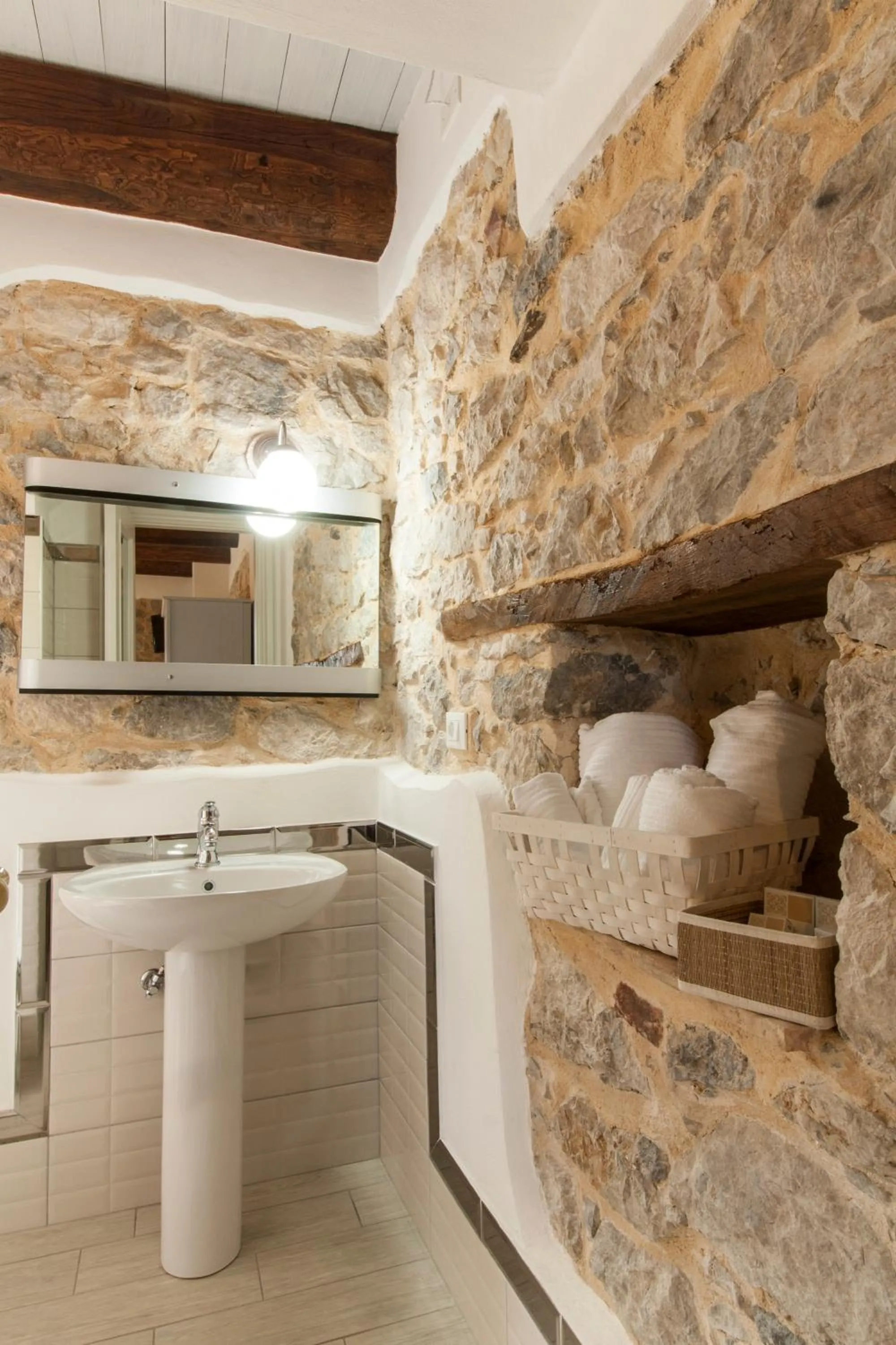Toilet in Aia Antica