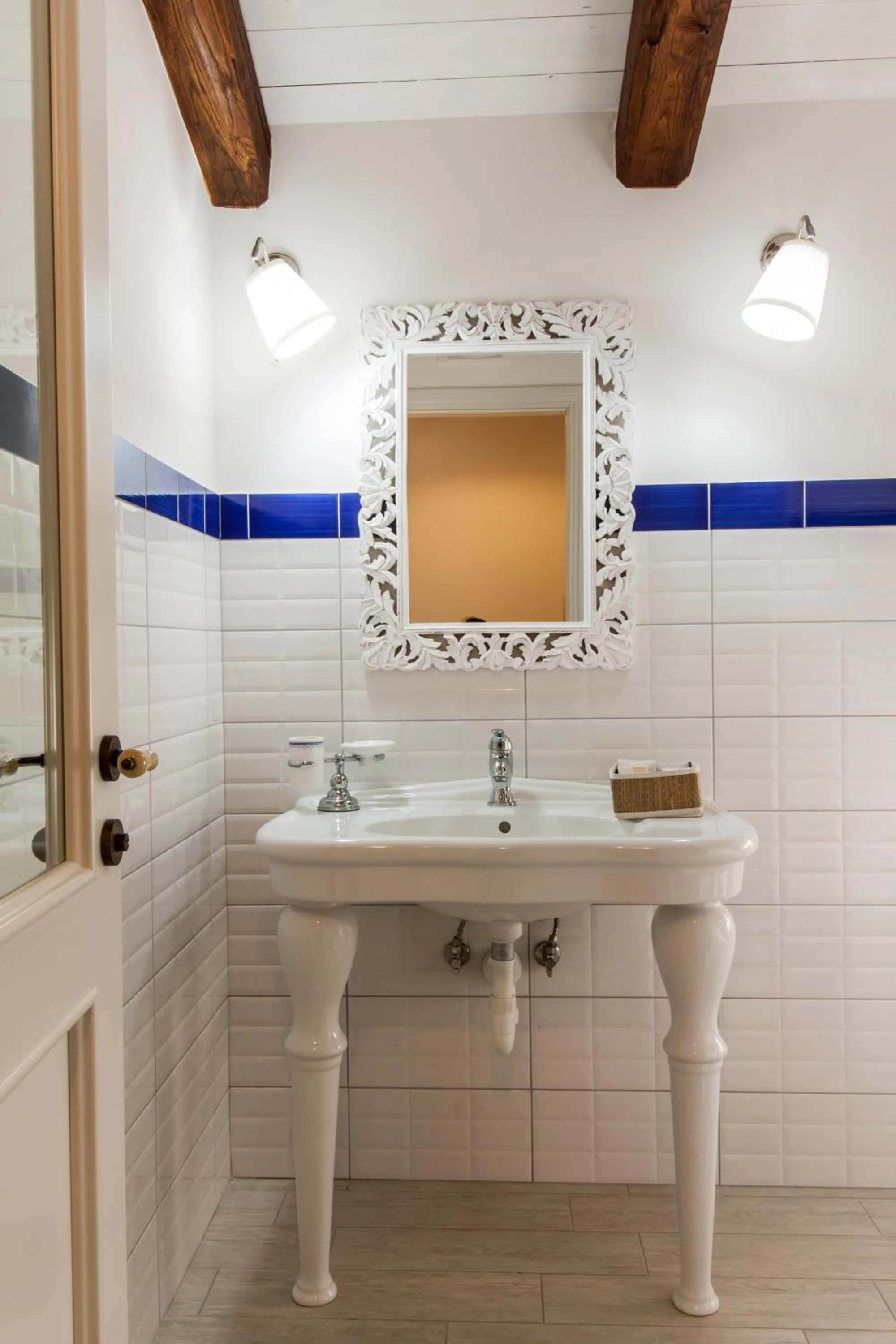 Toilet in Aia Antica