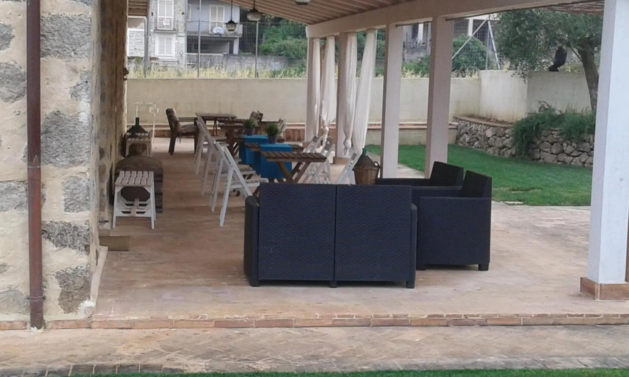 Seating area in Aia Antica