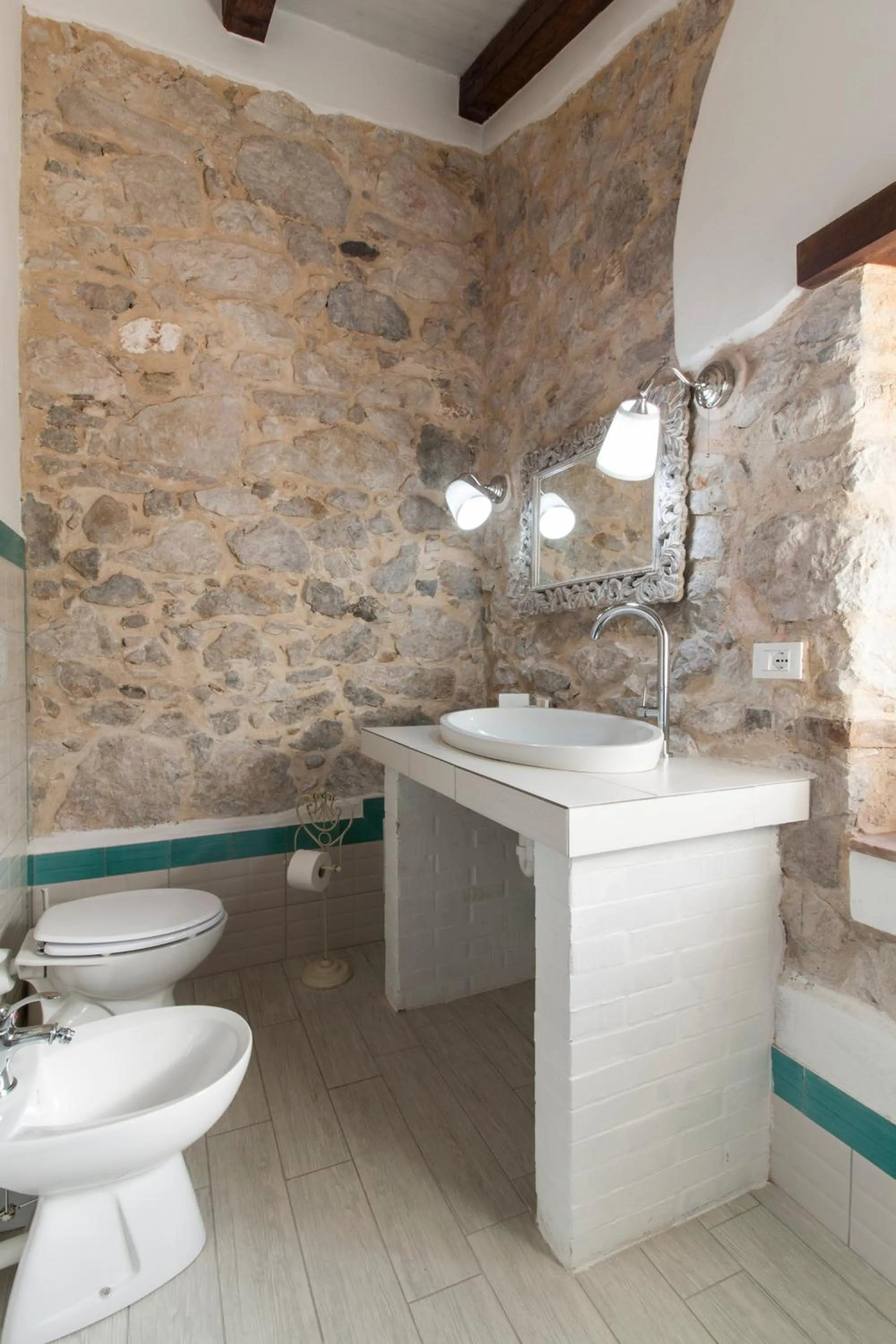 Toilet in Aia Antica