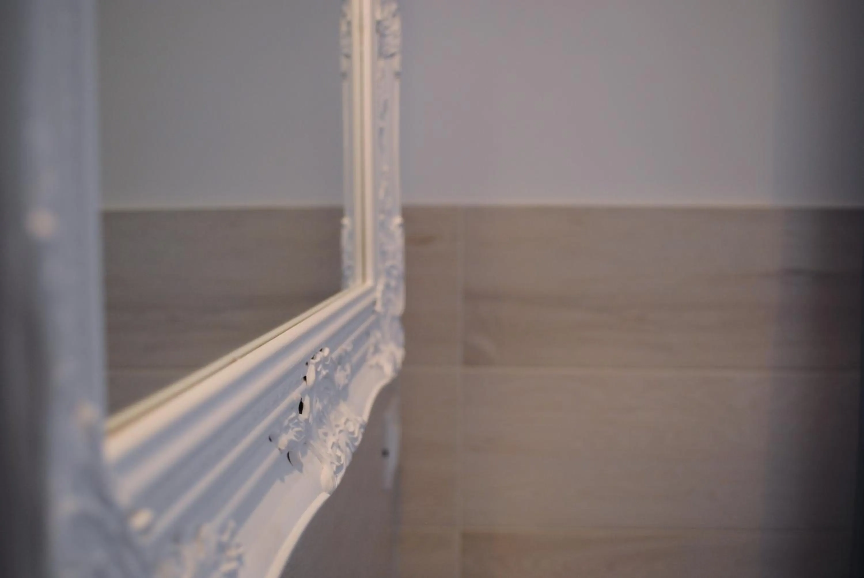 Decorative detail in Festina Lente B&B