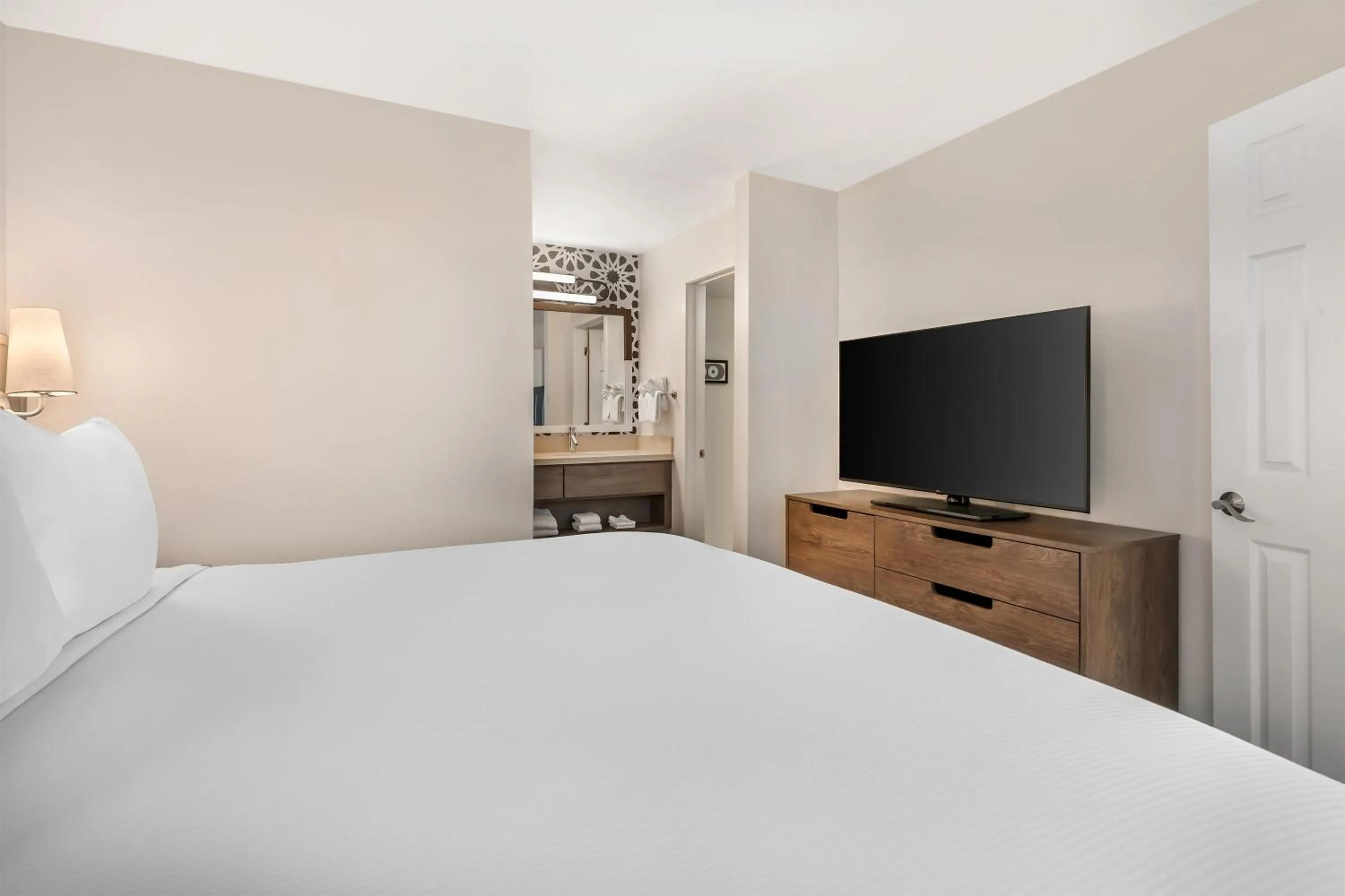 Photo of the whole room, Bed in Sonesta ES Suites Orlando - Lake Buena Vista