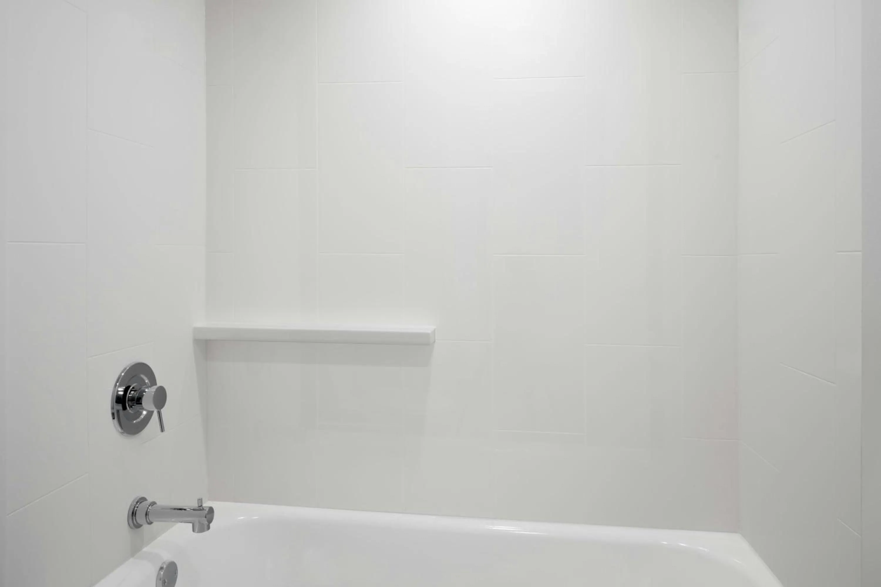 Bathroom in Courtyard by Marriott across Universal Orlando