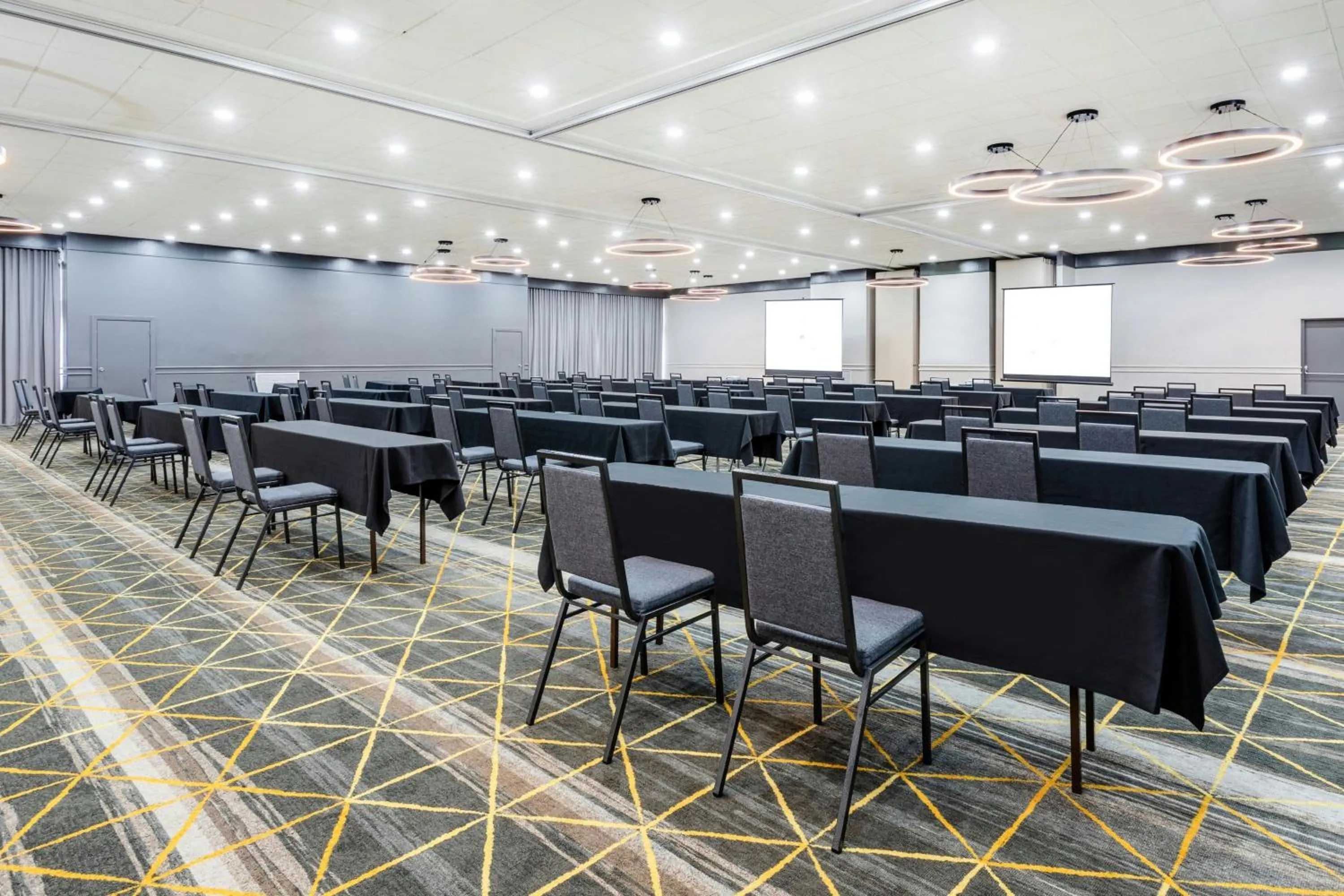 Meeting/conference room in Courtyard by Marriott across Universal Orlando