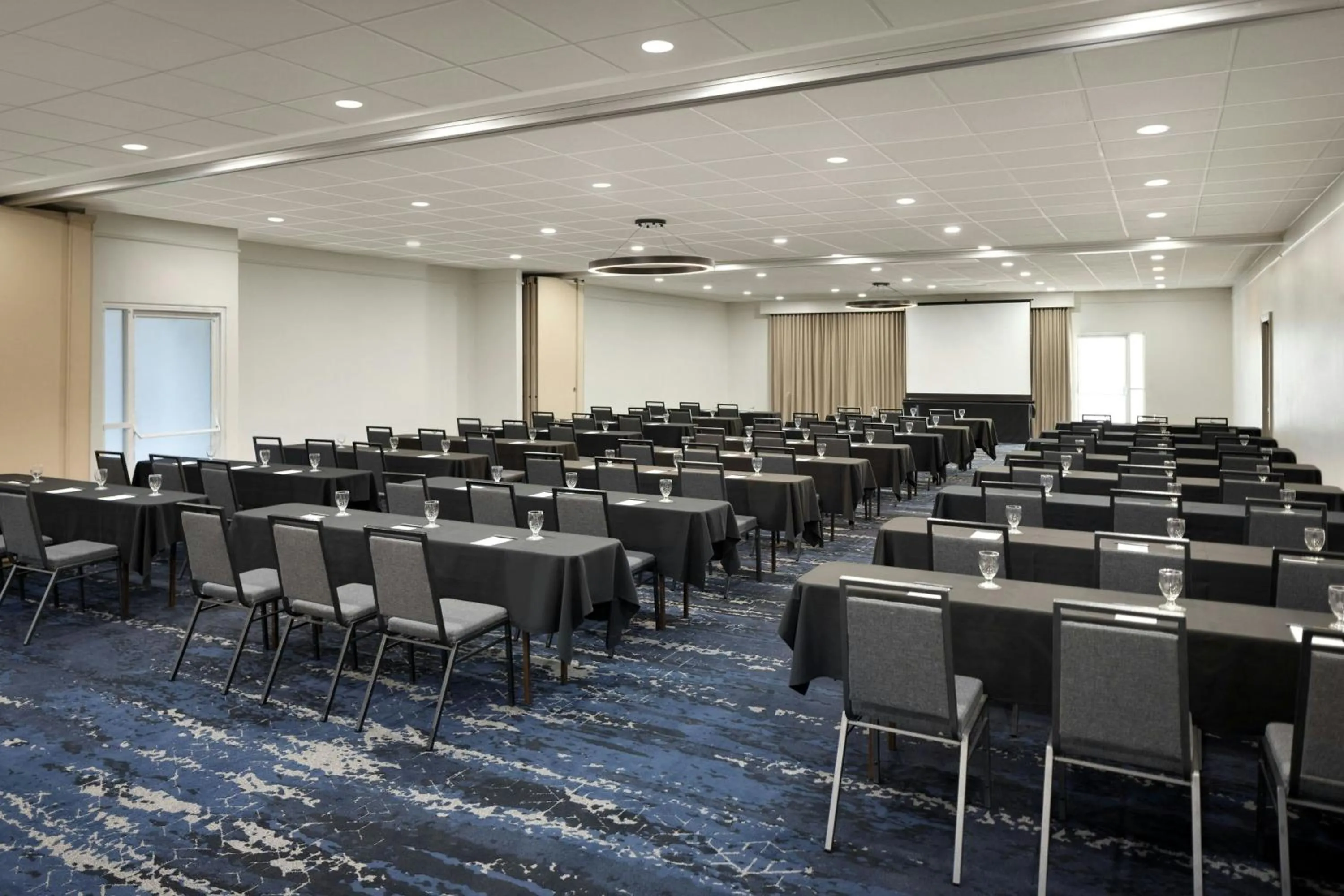Meeting/conference room in Courtyard by Marriott across Universal Orlando