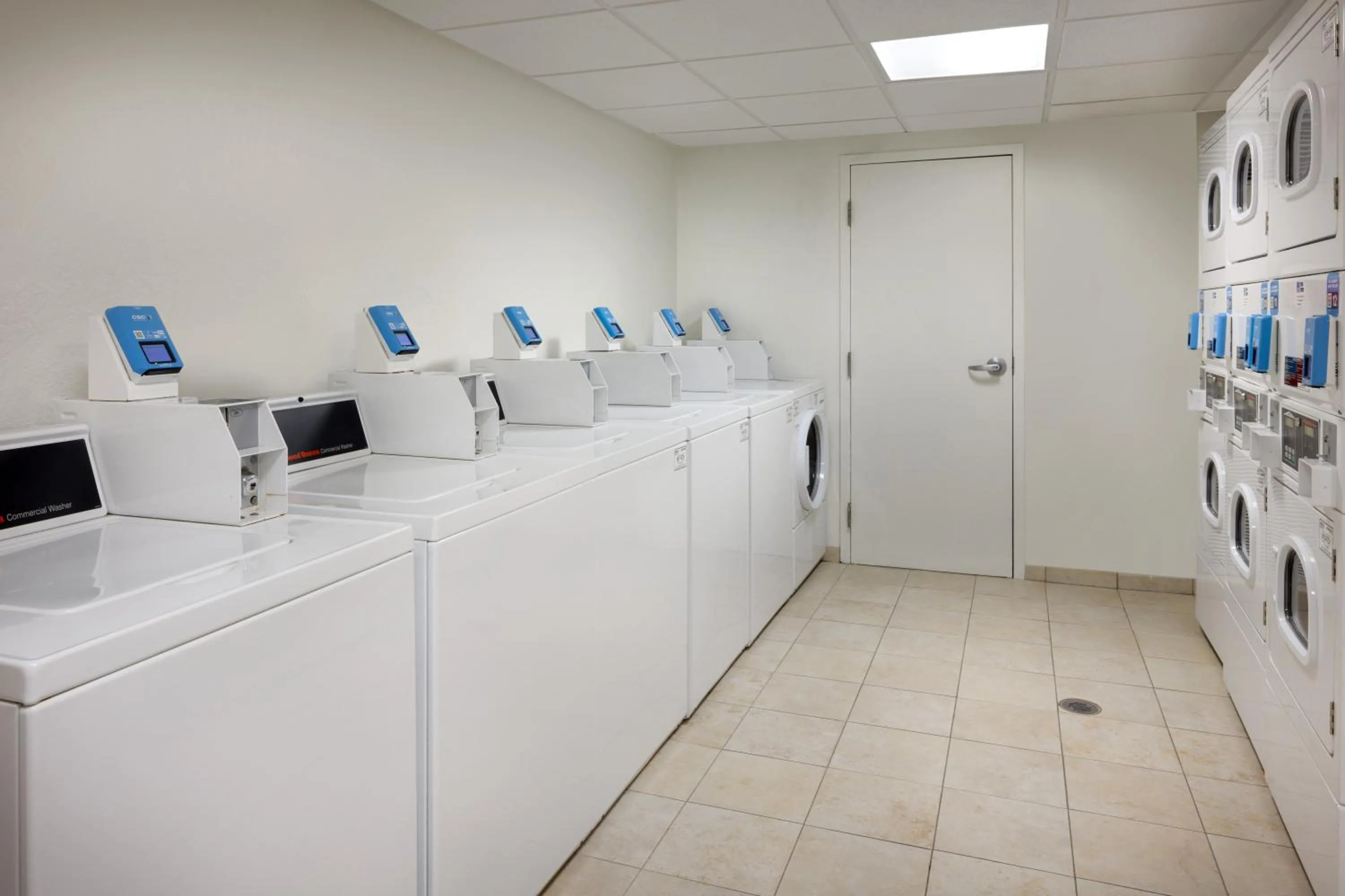 laundry in Courtyard by Marriott across Universal Orlando