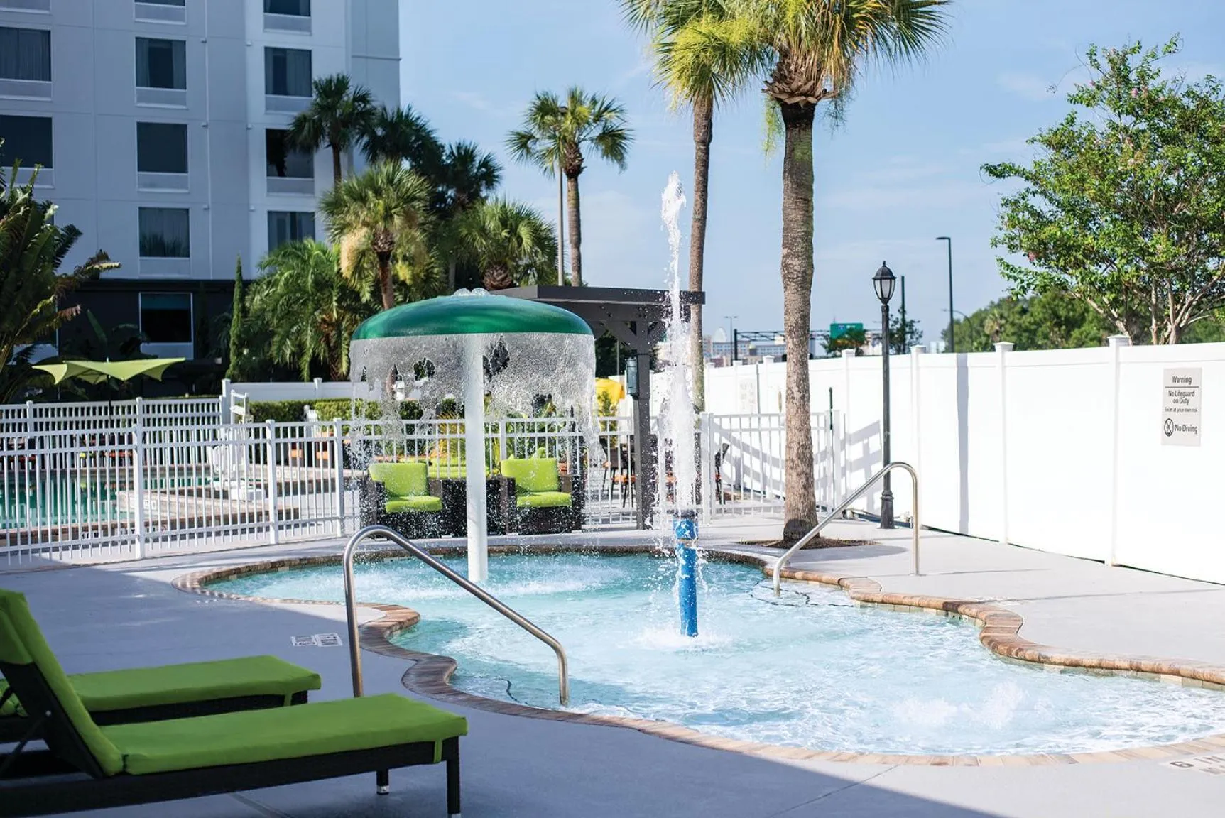 Swimming pool in Holiday Inn & Suites Across from Universal Orlando by IHG