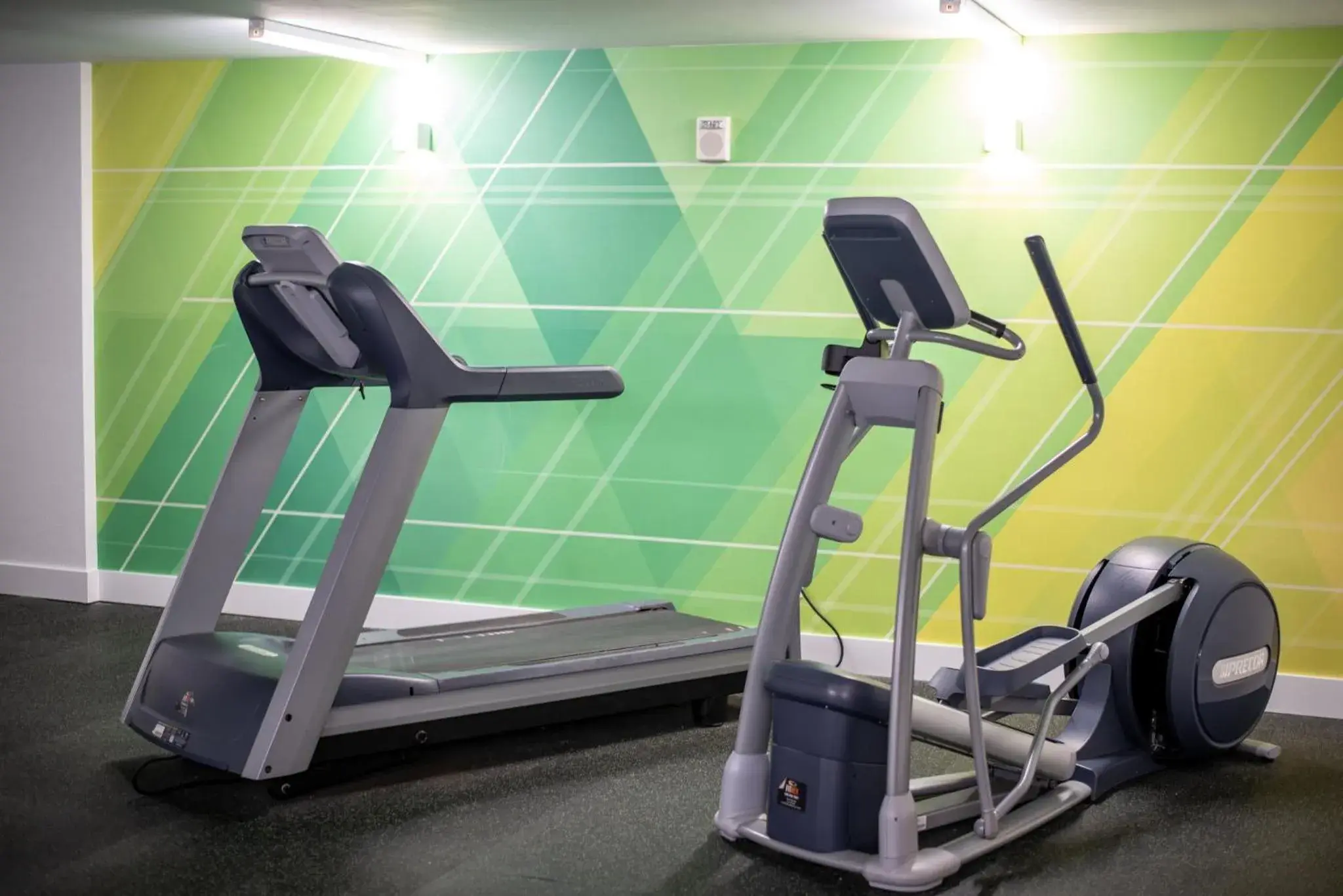 Fitness centre/facilities in Holiday Inn & Suites Across from Universal Orlando by IHG Fitness centre/facilities in Holiday Inn & Suites Across from Universal Orlando by IHG