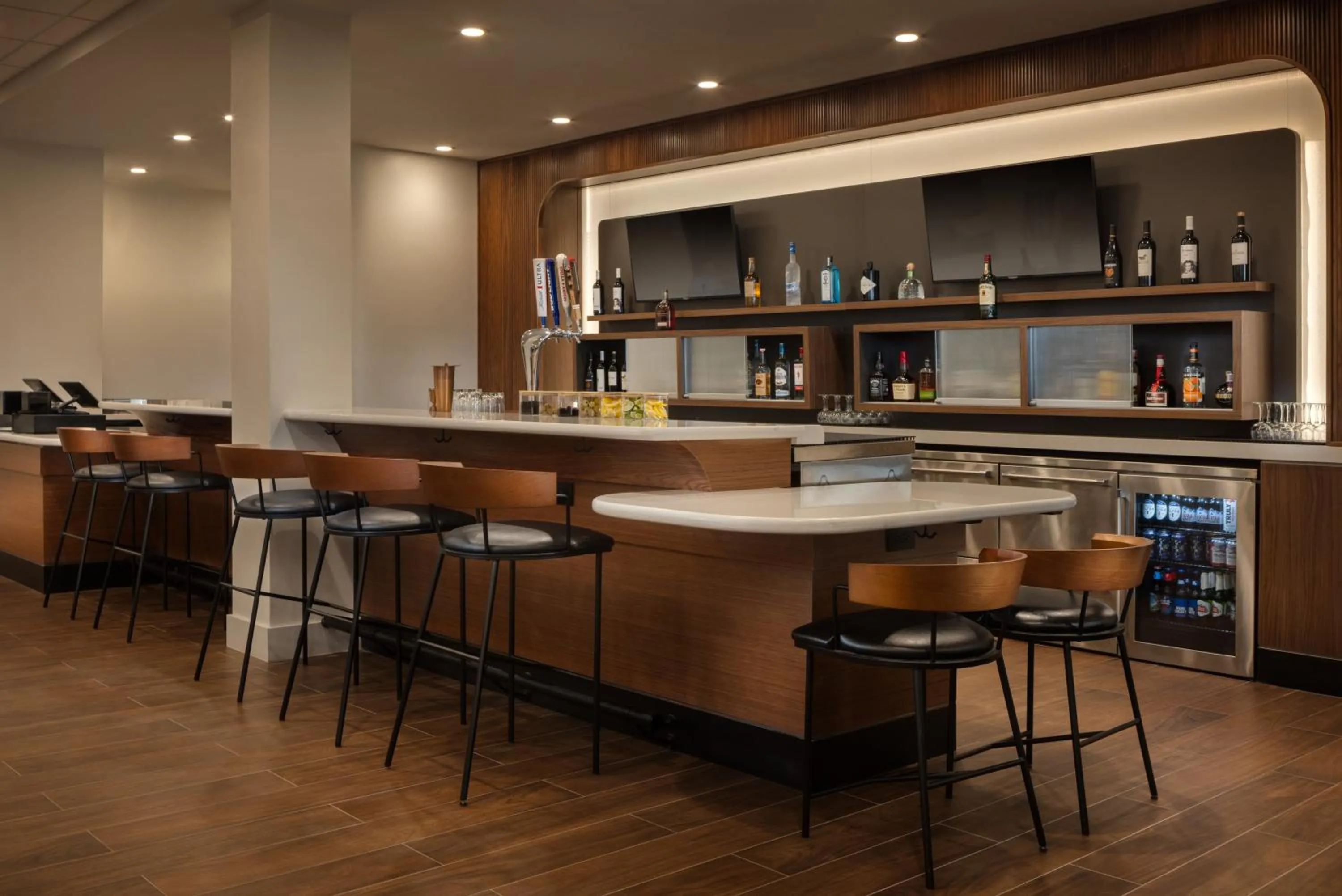 Restaurant/places to eat in Courtyard by Marriott across Universal Orlando