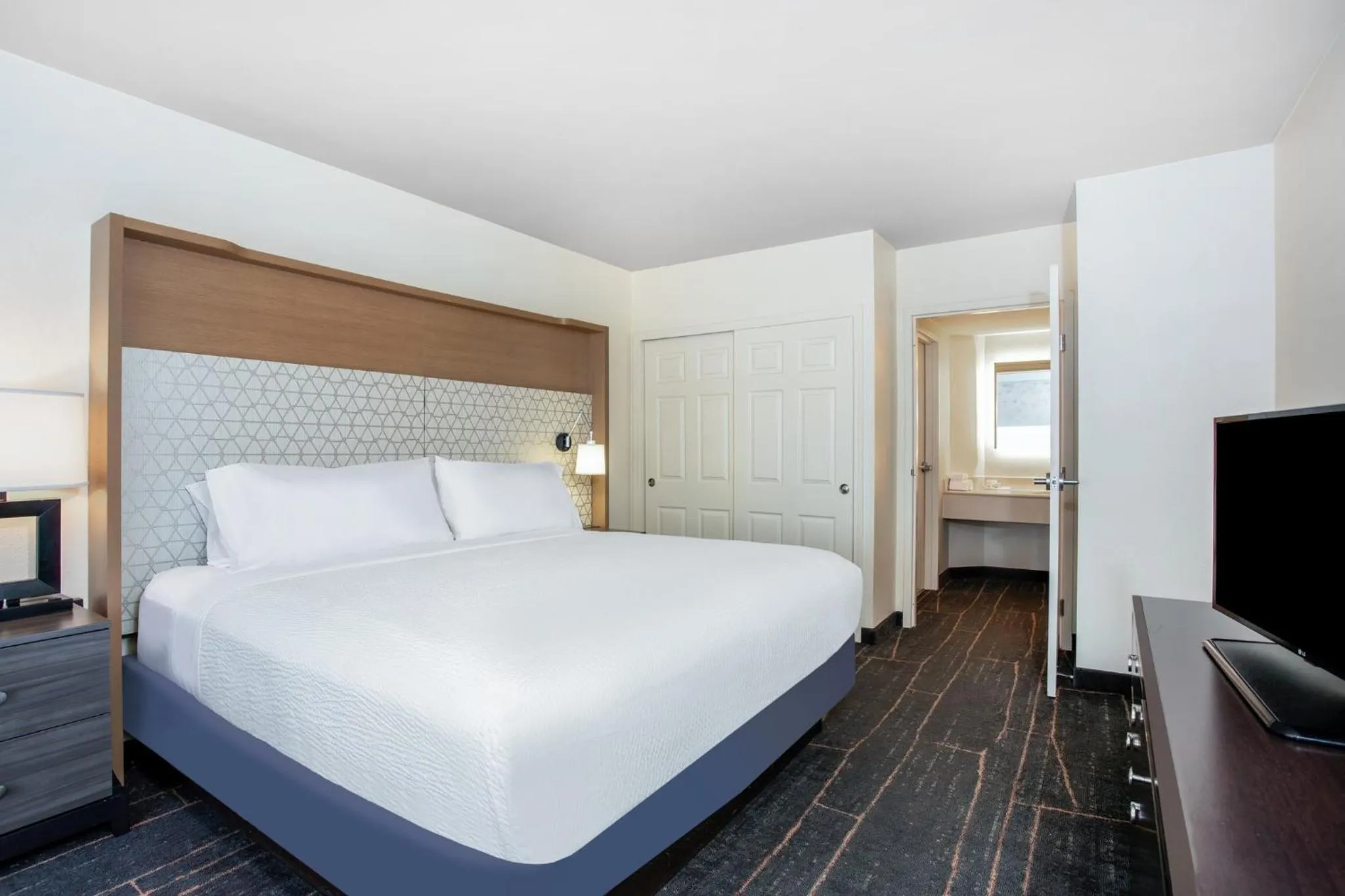 Photo of the whole room, Bed in Holiday Inn & Suites Across from Universal Orlando by IHG