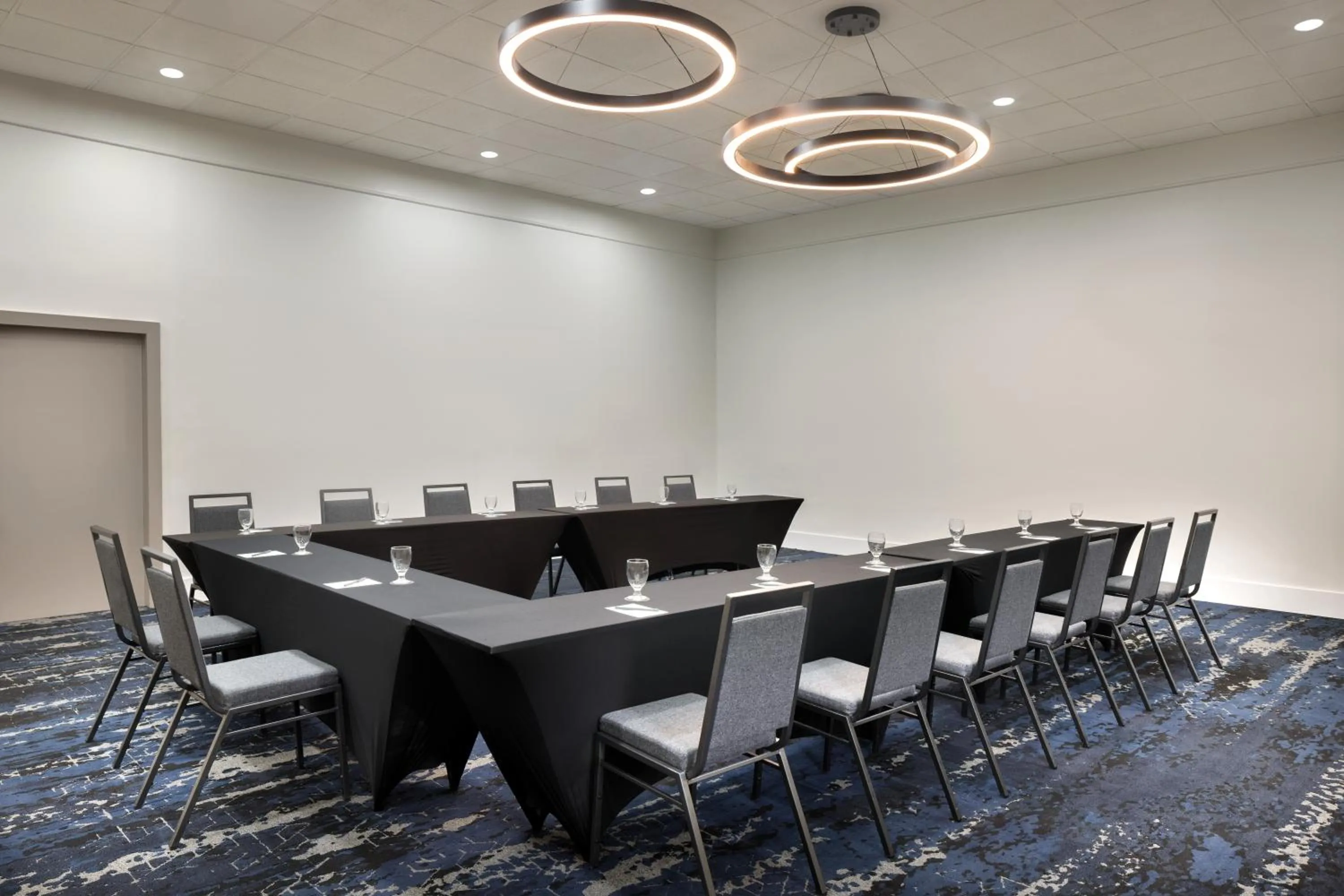 Meeting/conference room in Courtyard by Marriott across Universal Orlando
